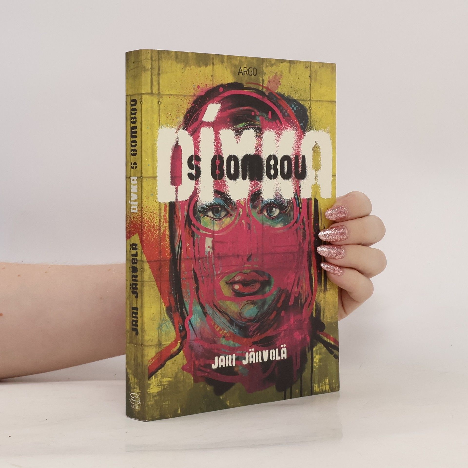 Jari Järvelä Dívka s bombou