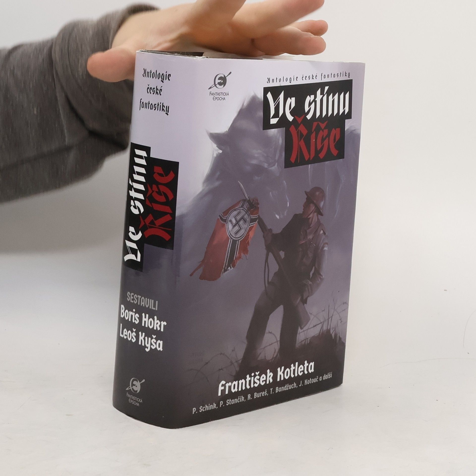Michal Tesáček Ve stínu Říše: Antologie české fantastiky