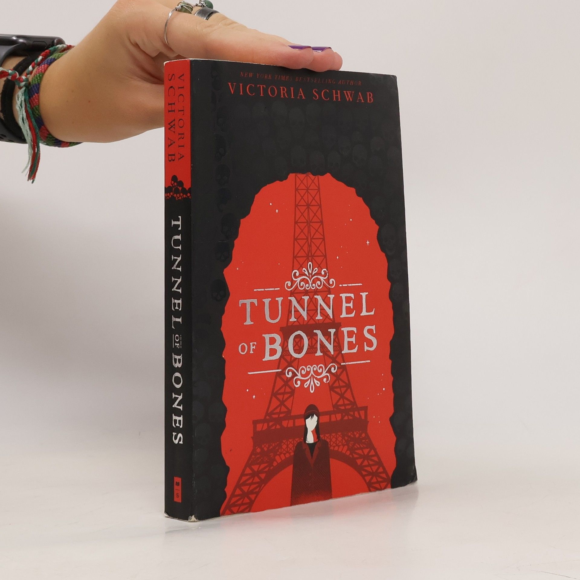Victoria Schwab Tunnel of Bones