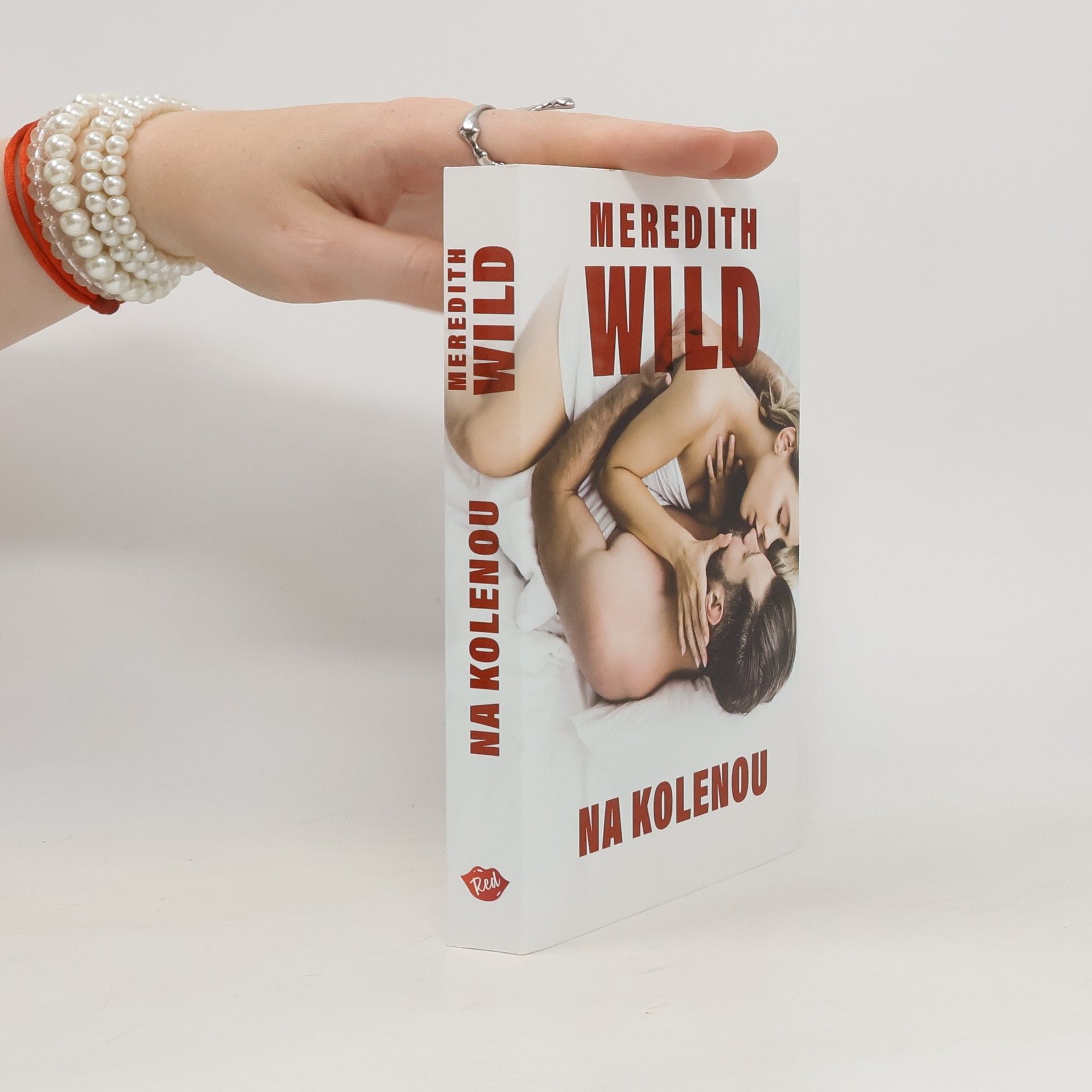 Meredith Wild Na kolenou