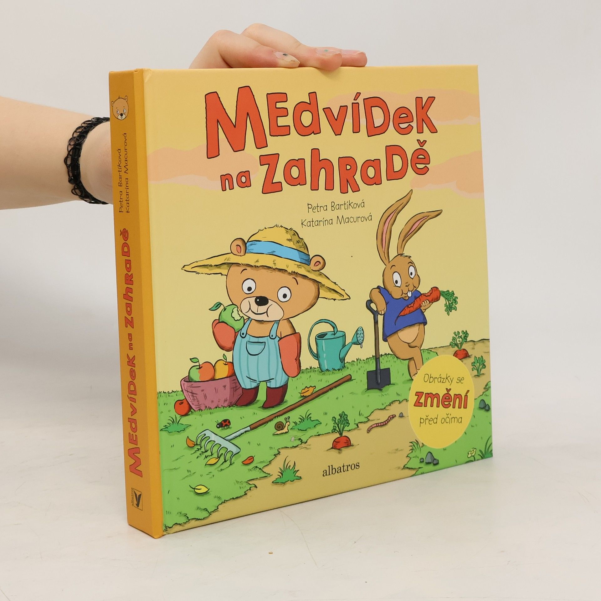 Katarína Macurová Medvídek na zahradě