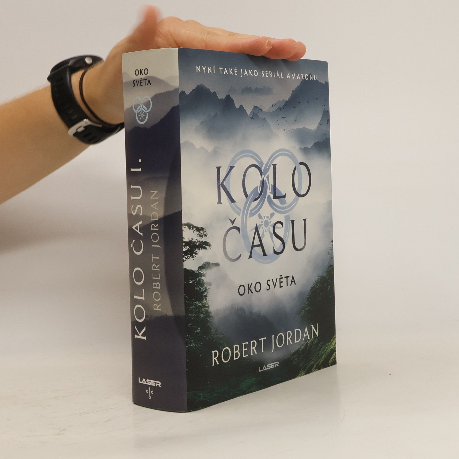 Robert Jordan Kolo času 1. Oko světa