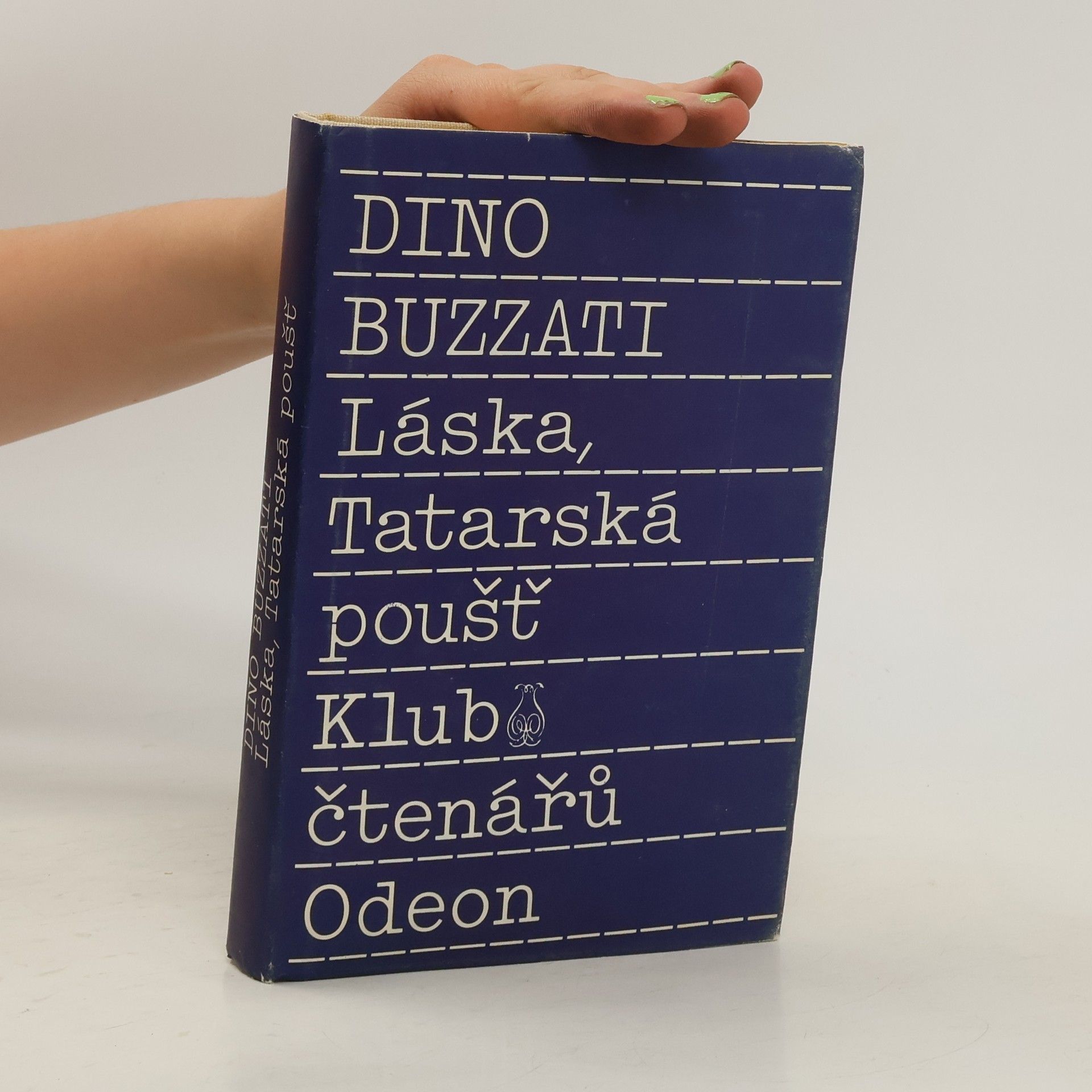 Dino Buzzati Láska.Tatarská poušť