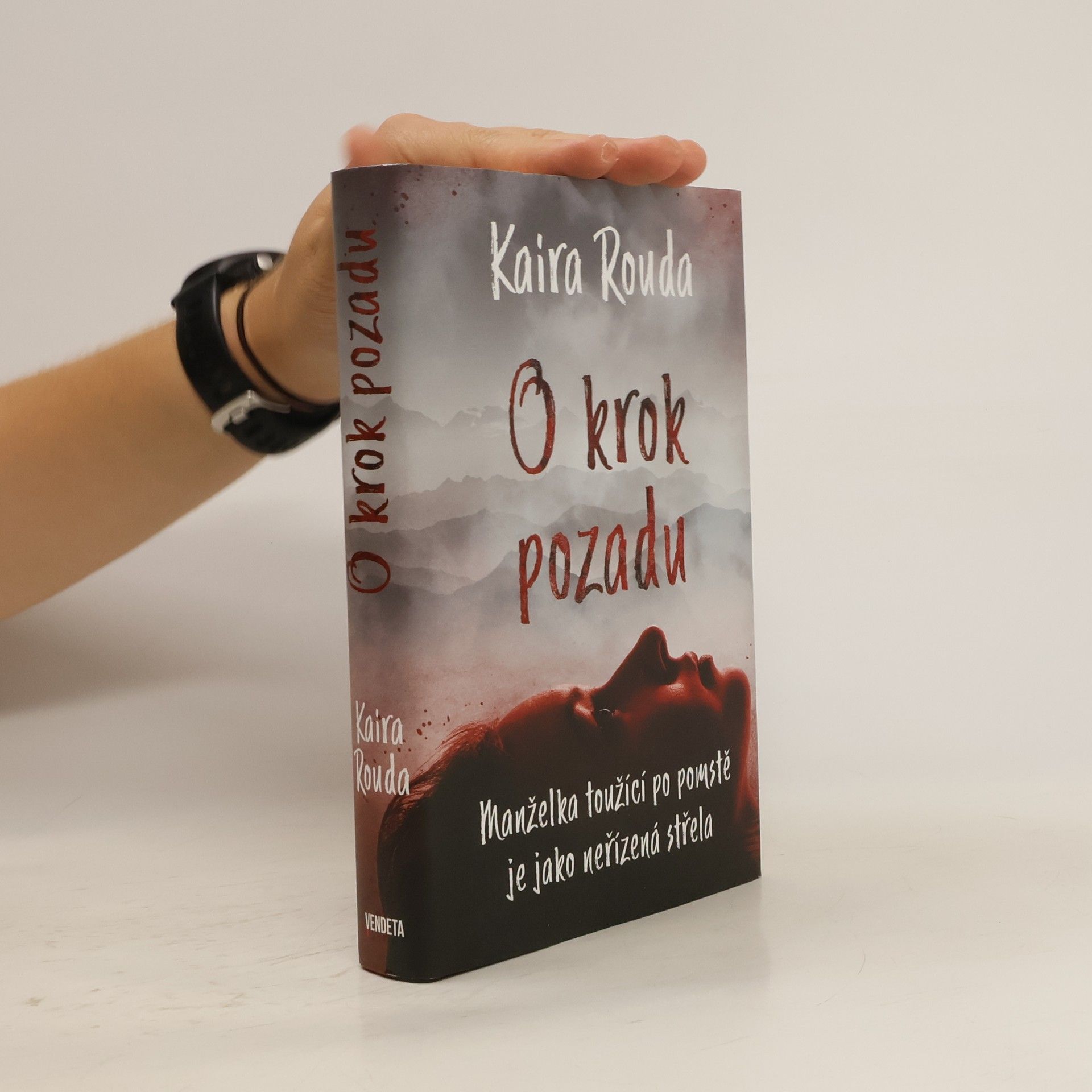 Kaira Sturdivant Rouda O krok pozadu