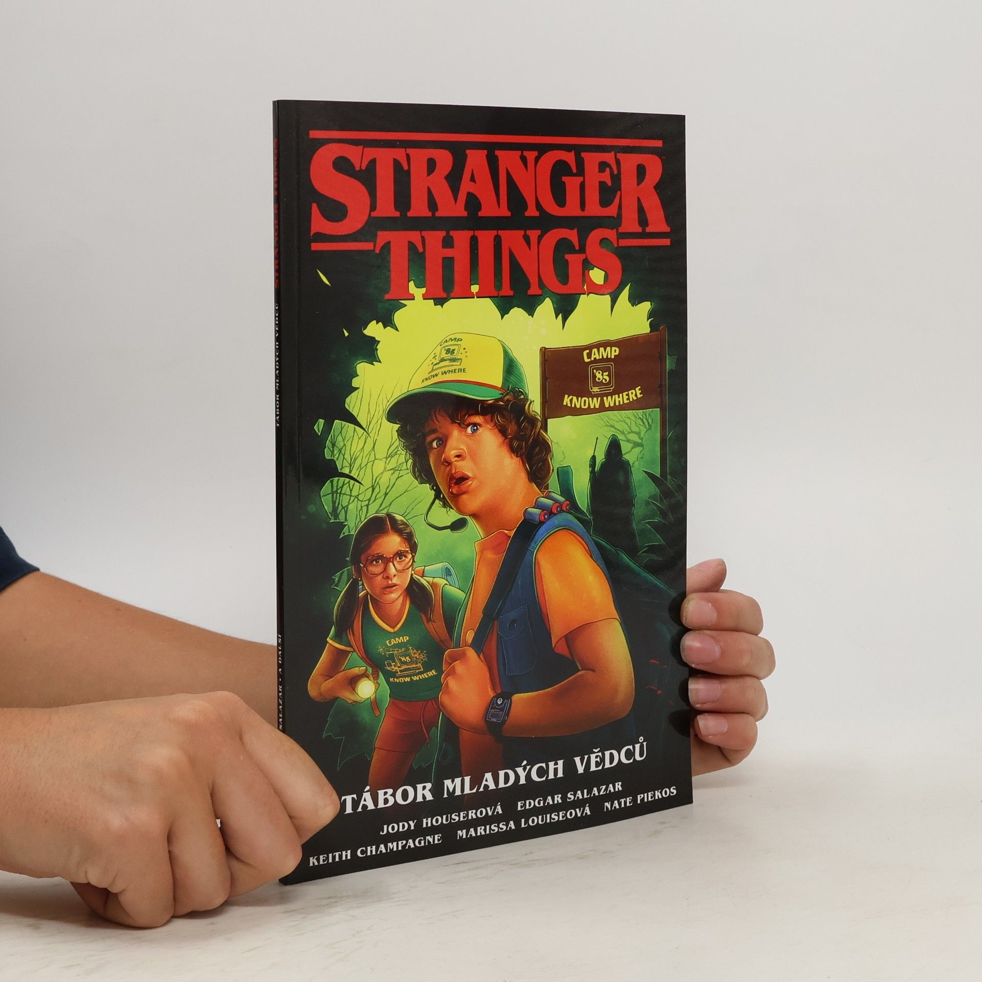 Jody Houser Stranger Things. Tábor mladých vědců