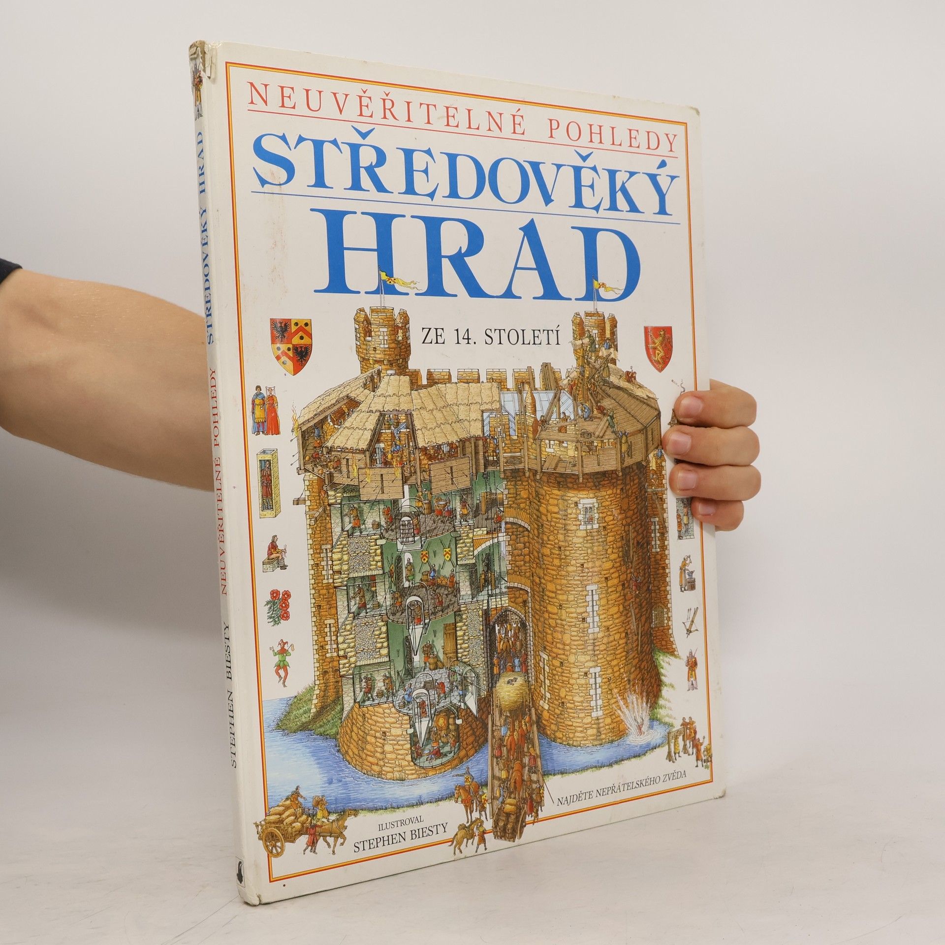 Richard Platt Středověký hrad [ze 14. století]
