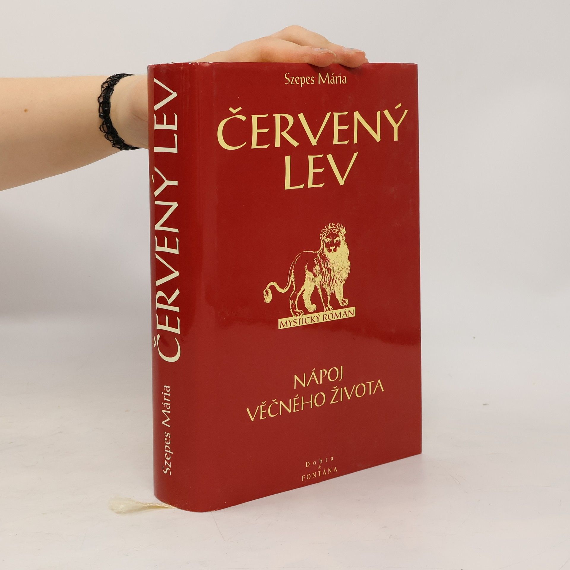 Mária Szépes Červený lev