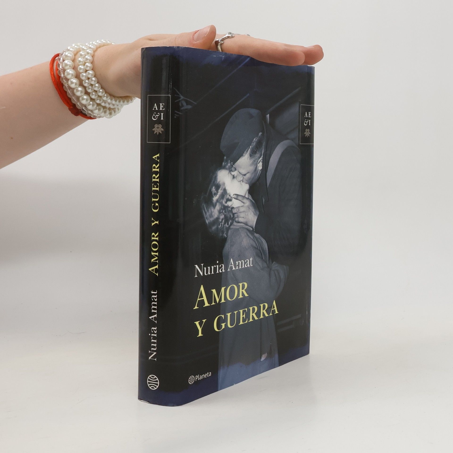 Núria Amat Amor y guerra