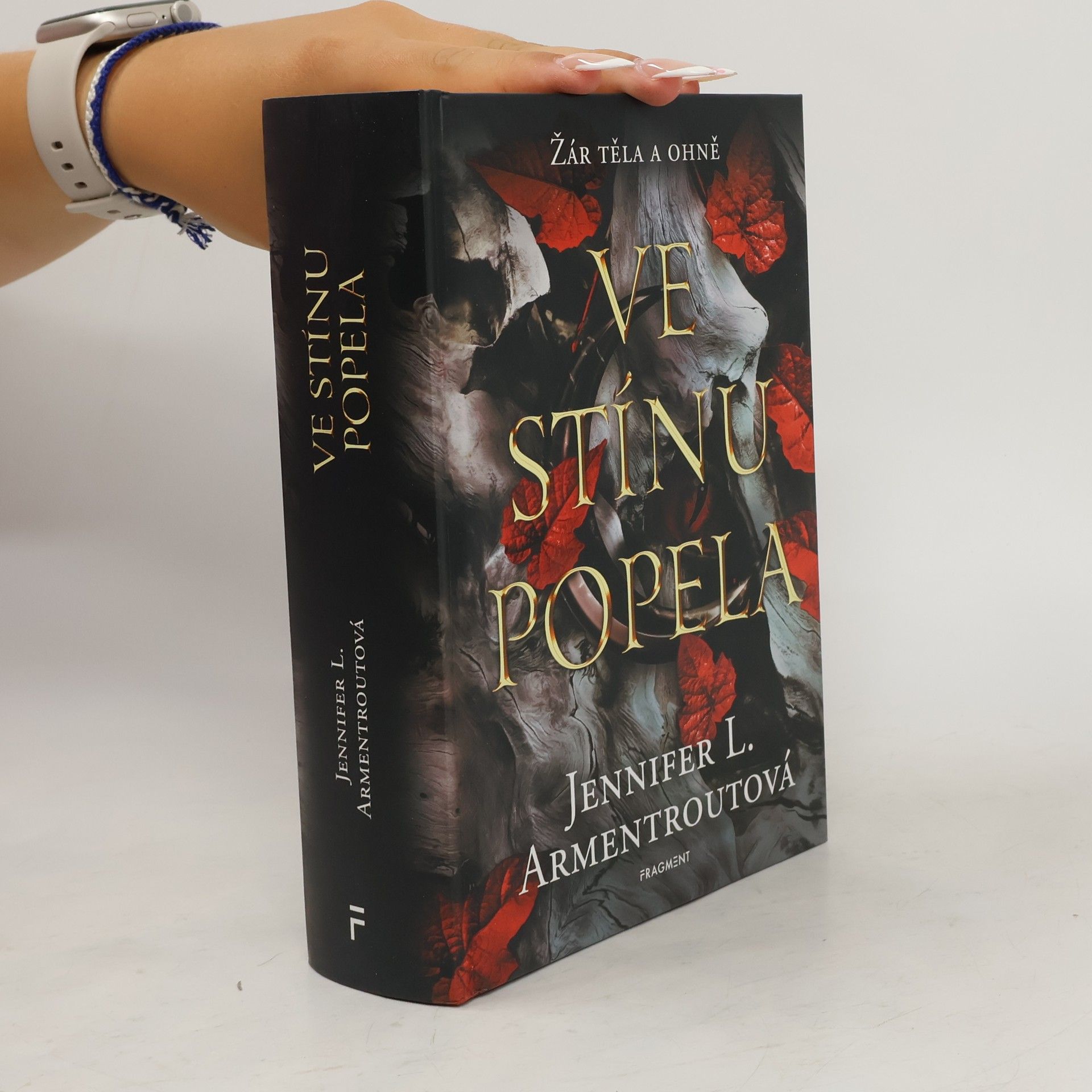 Jennifer Armentrout Ve stínu popela