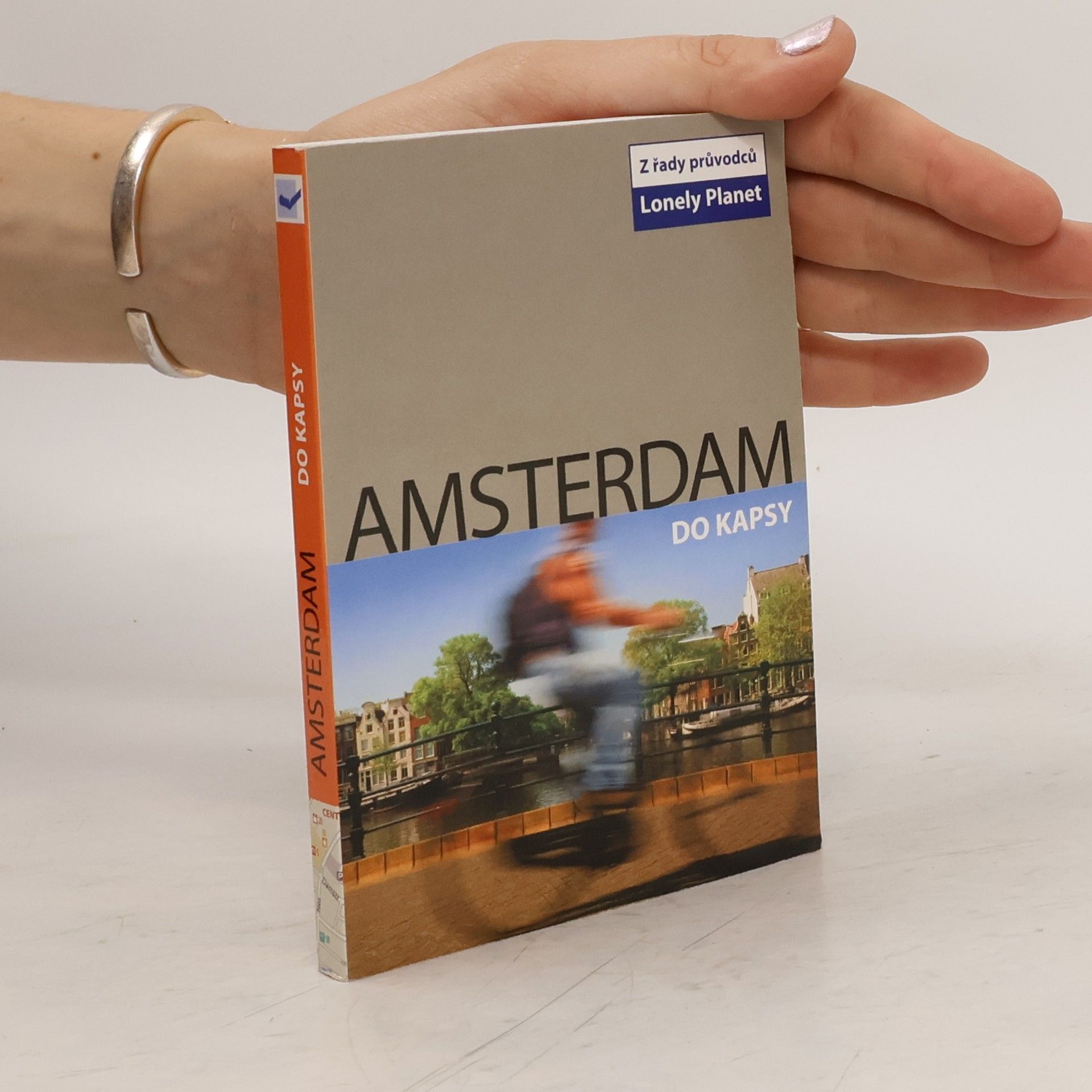 Zora O'Neill Amsterdam do kapsy
