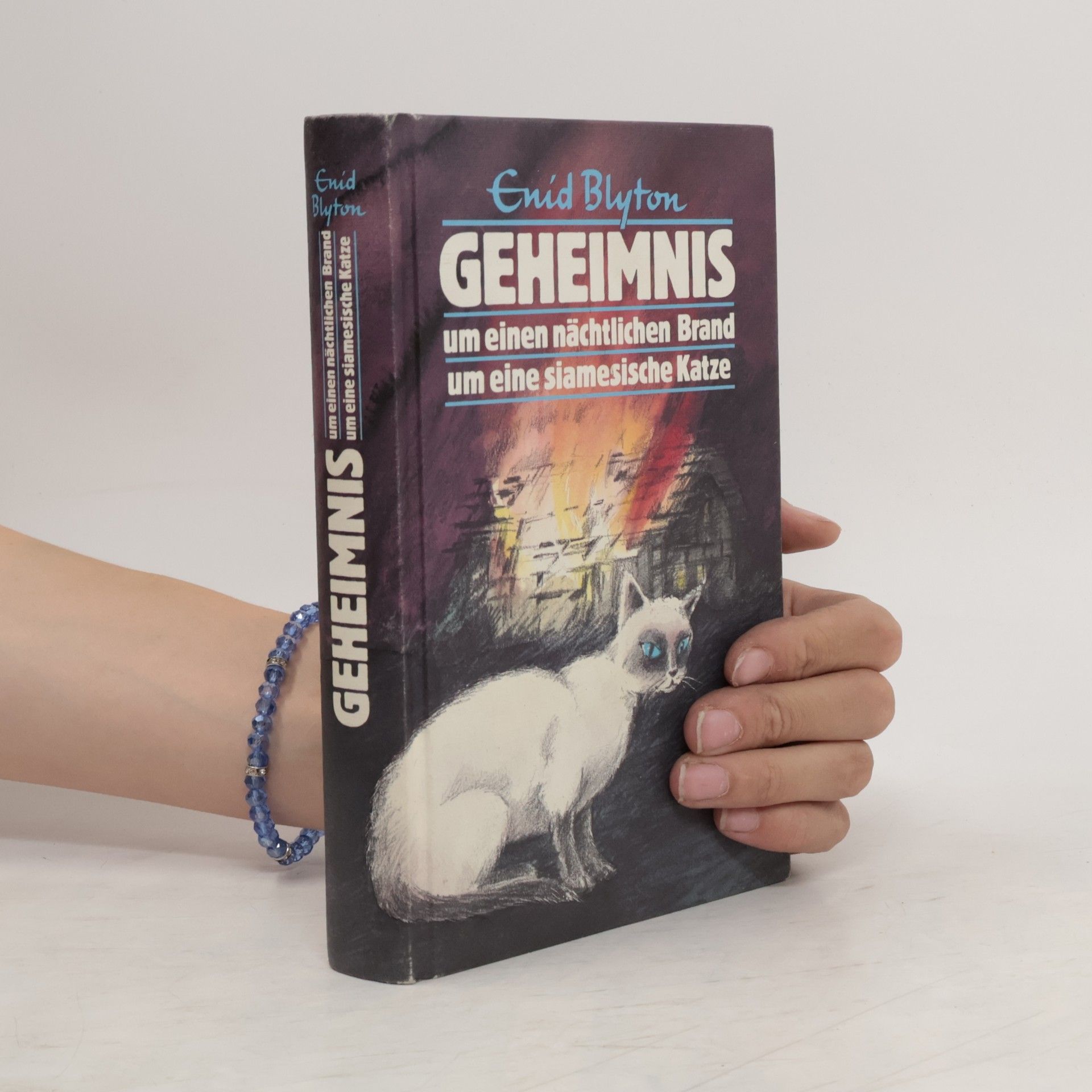 Enid Blyton Geheimnis um einen nächtlichen Brand. Um eine siamesische Katze