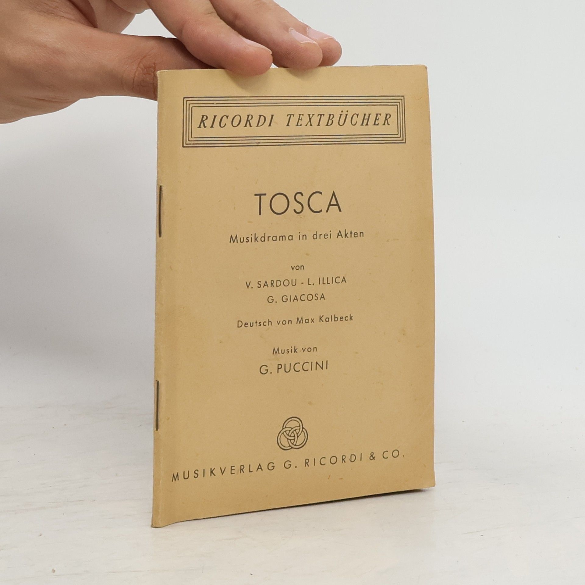 Collectif d'auteurs TOSCA. Musikdrama in drei Akten