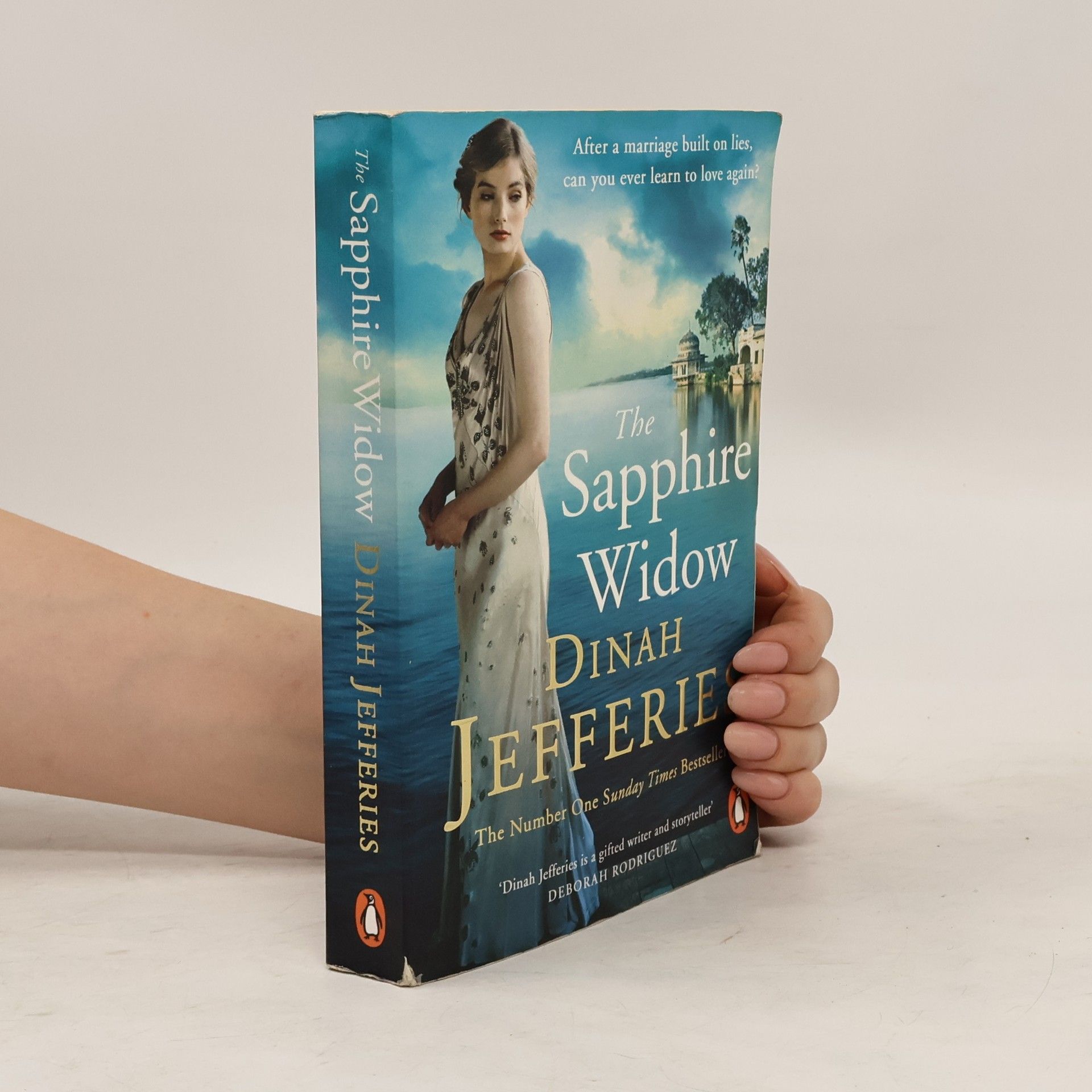 Dinah Jefferies The Sapphire Widow