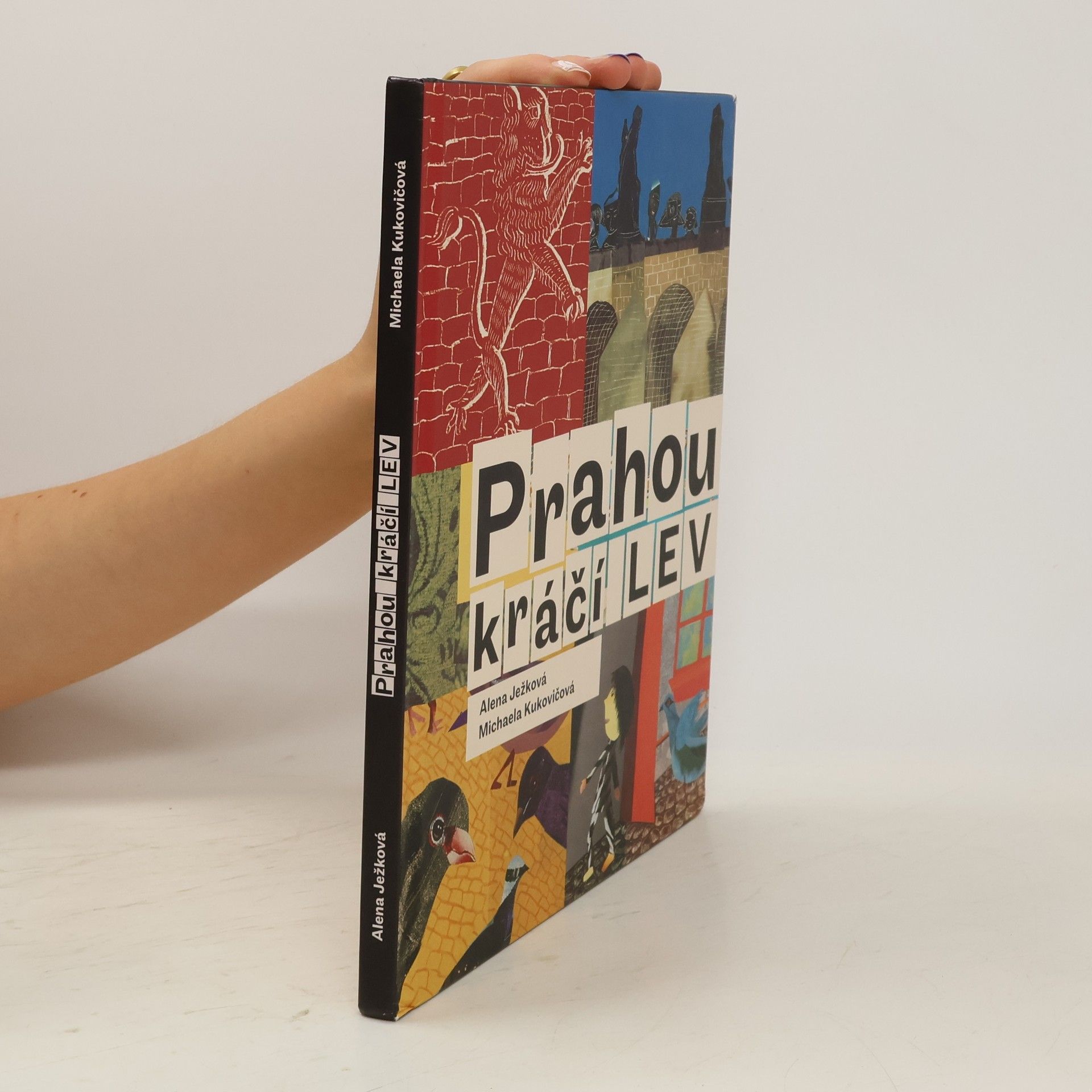 Alena Ježková Prahou kráčí lev