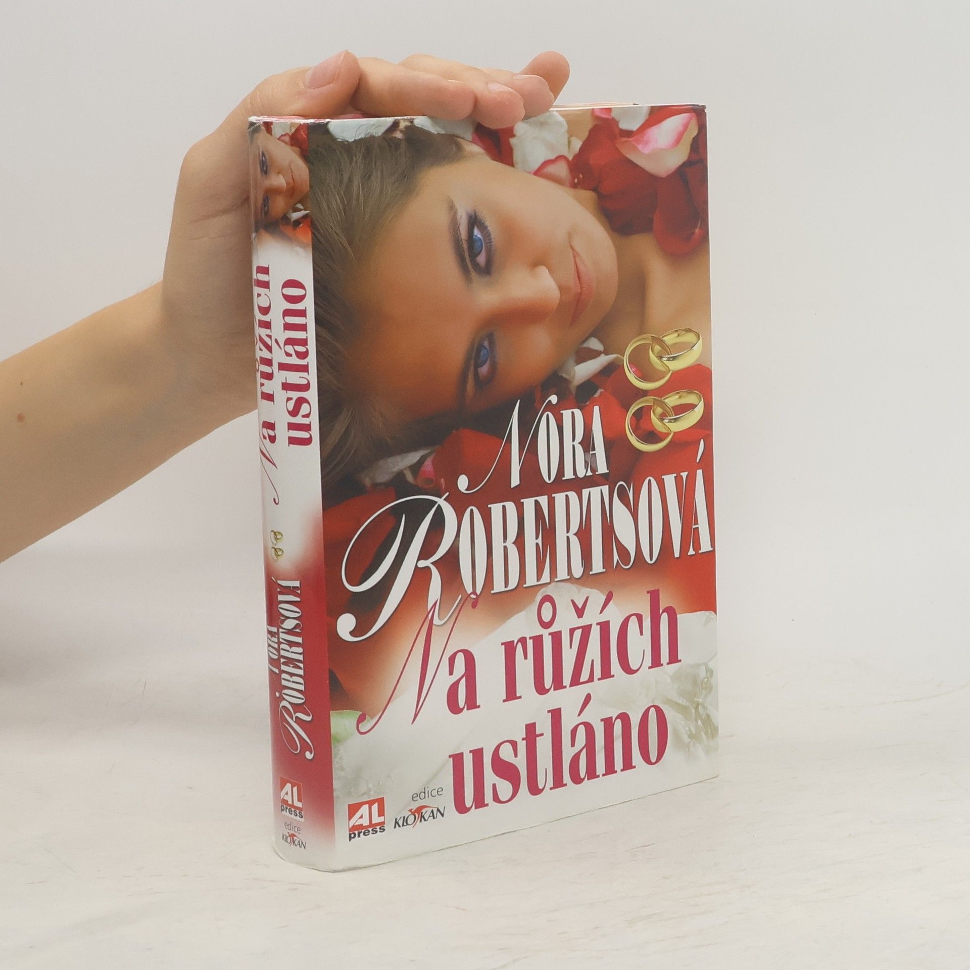 Nora Roberts Na růžích ustláno