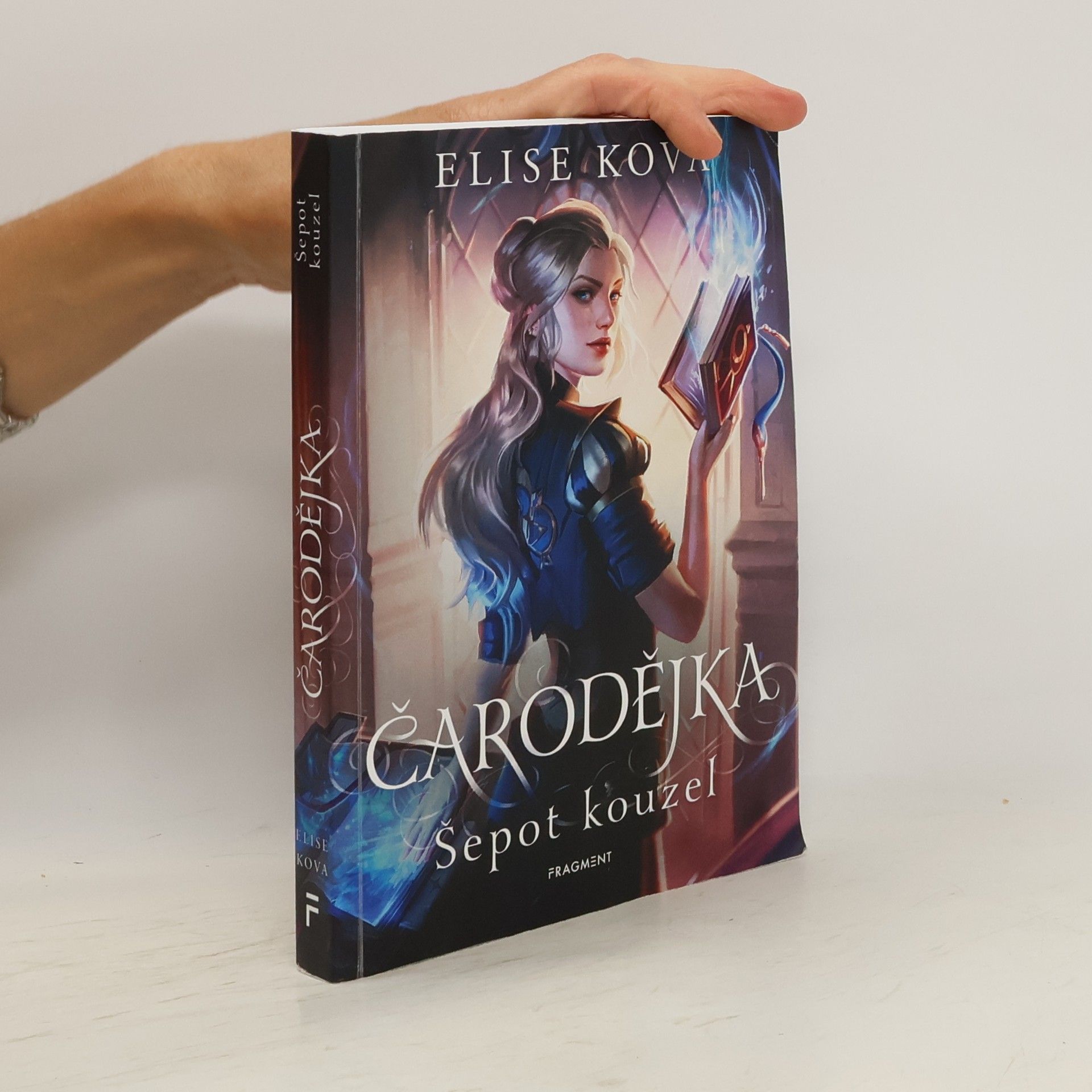 Elise Kova Čarodějka. Šepot kouzel (recenzní výtisk)