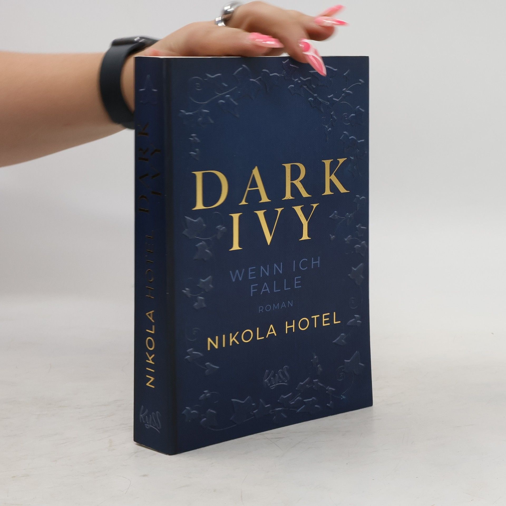 Nikola Hotel Dark Ivy - Wenn ich falle
