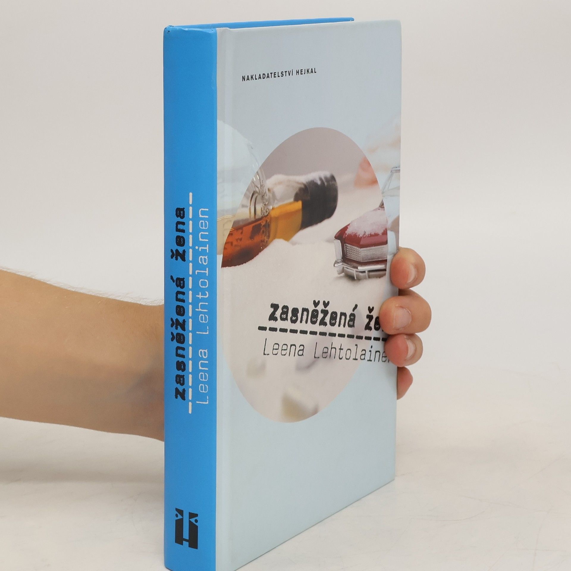 Leena Lehtolainen Zasněžená žena