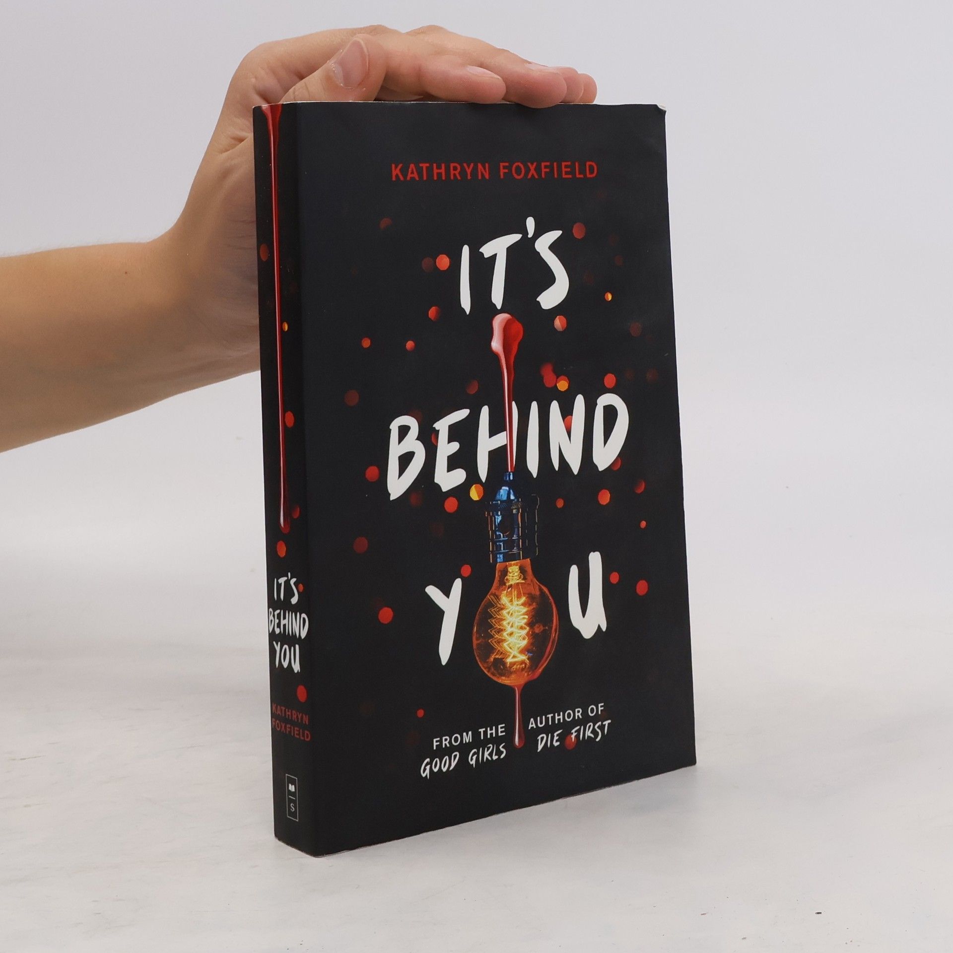 Kathryn Foxfield It's Behind You (the new read-in-one-sitting thriller by author of bestselling Good Girls Die First)