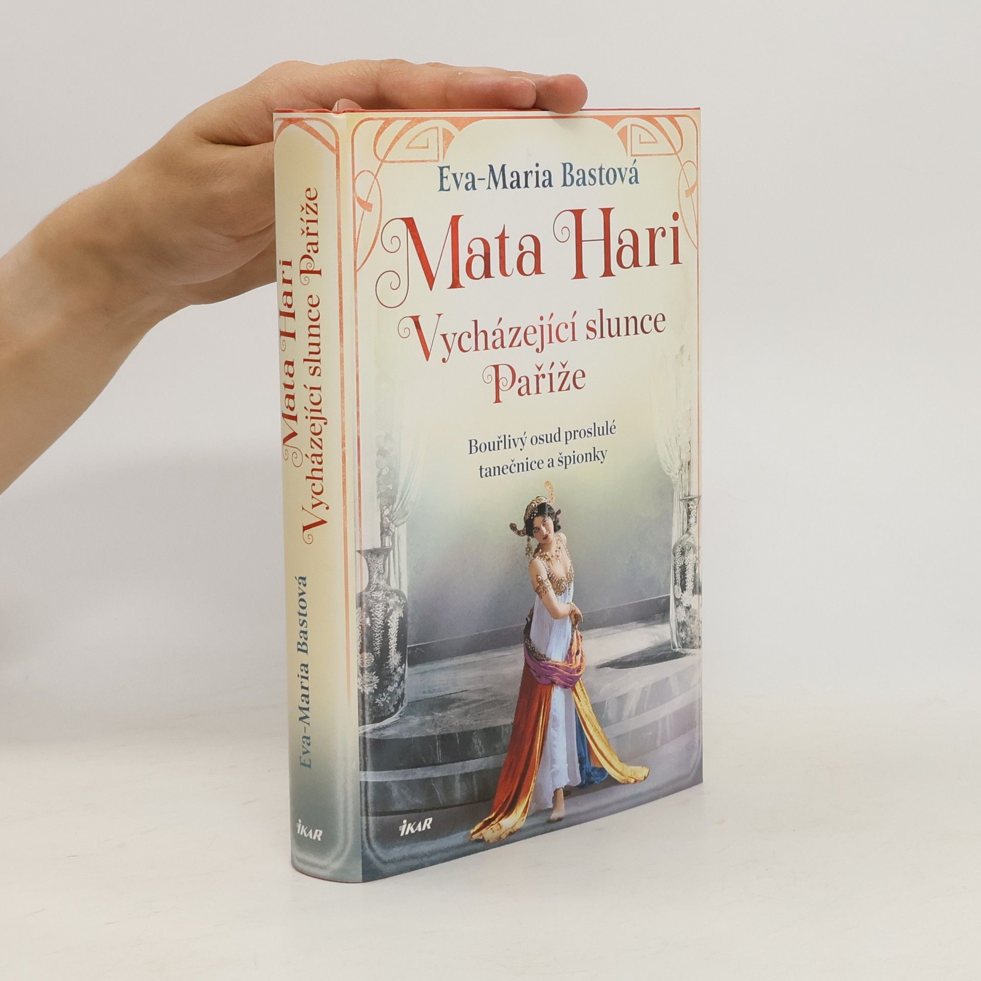 Eva-Maria Bast Mata Hari. vycházející slunce Paříže
