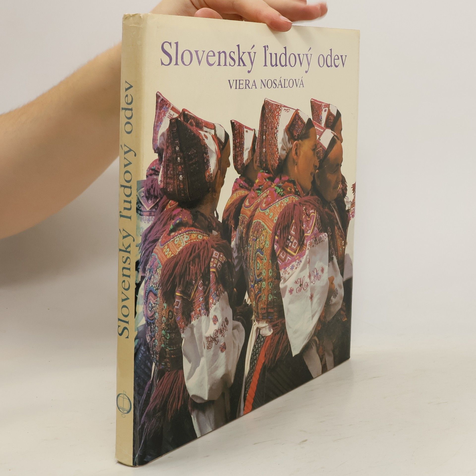 Viera Nosáľová Slovenský ľudový odev