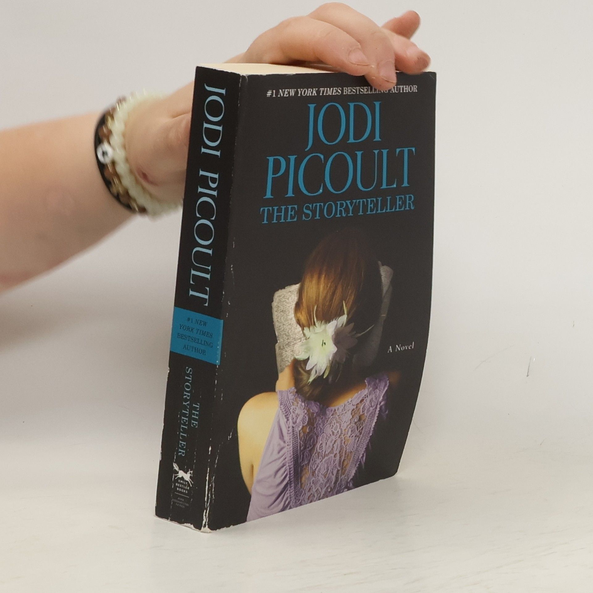 Jodi Picoult The Storyteller
