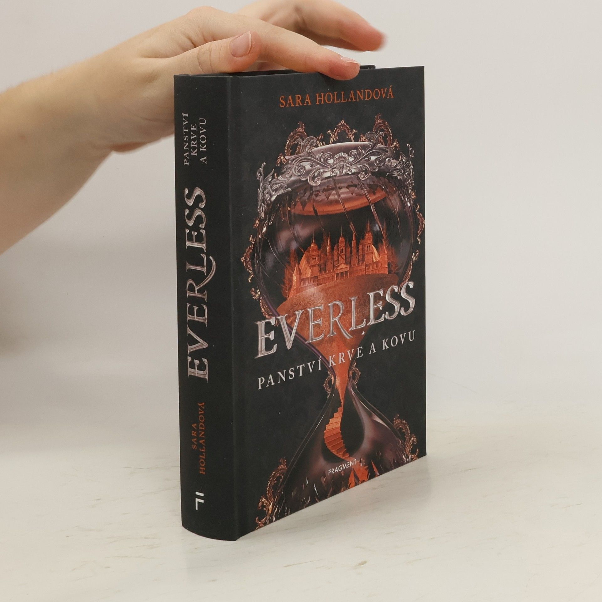 Sara Holland Everless: Panství krve a kovu