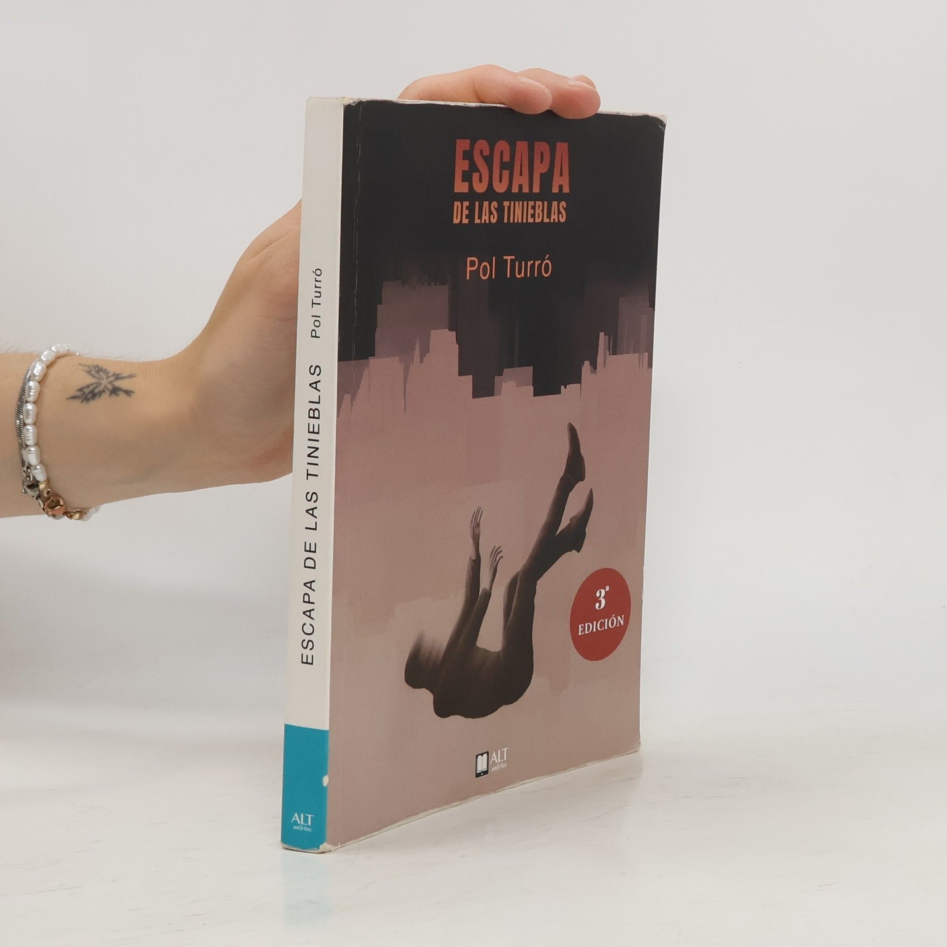 Pol Turró Escapa de las tinieblas