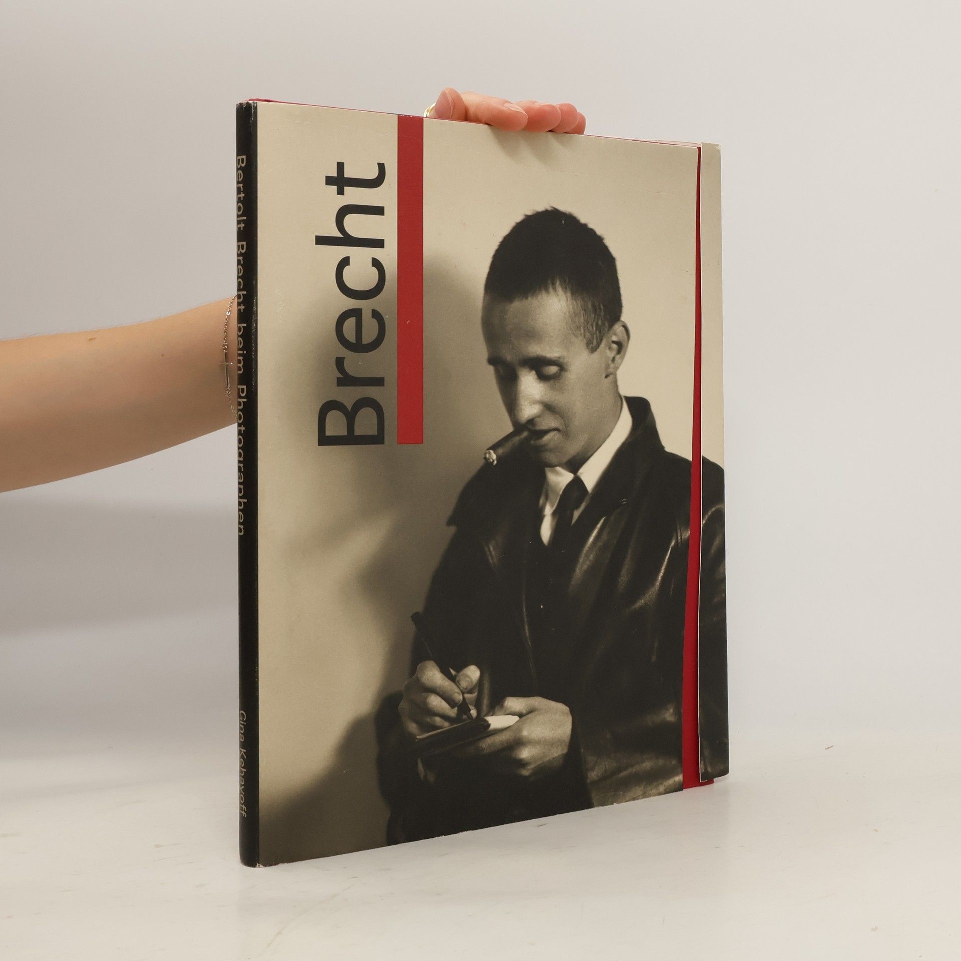 Gina Kehayoff Bertolt Brecht beim Photographen