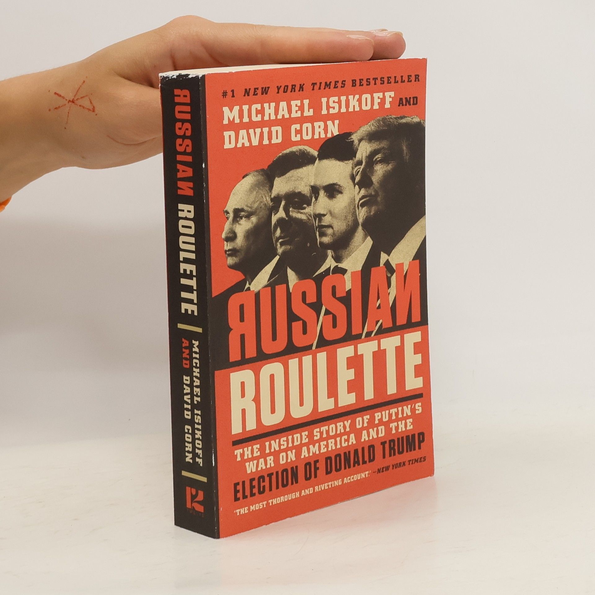 Michael Isikoff Russian Roulette - skladem, lehce poškozený kus