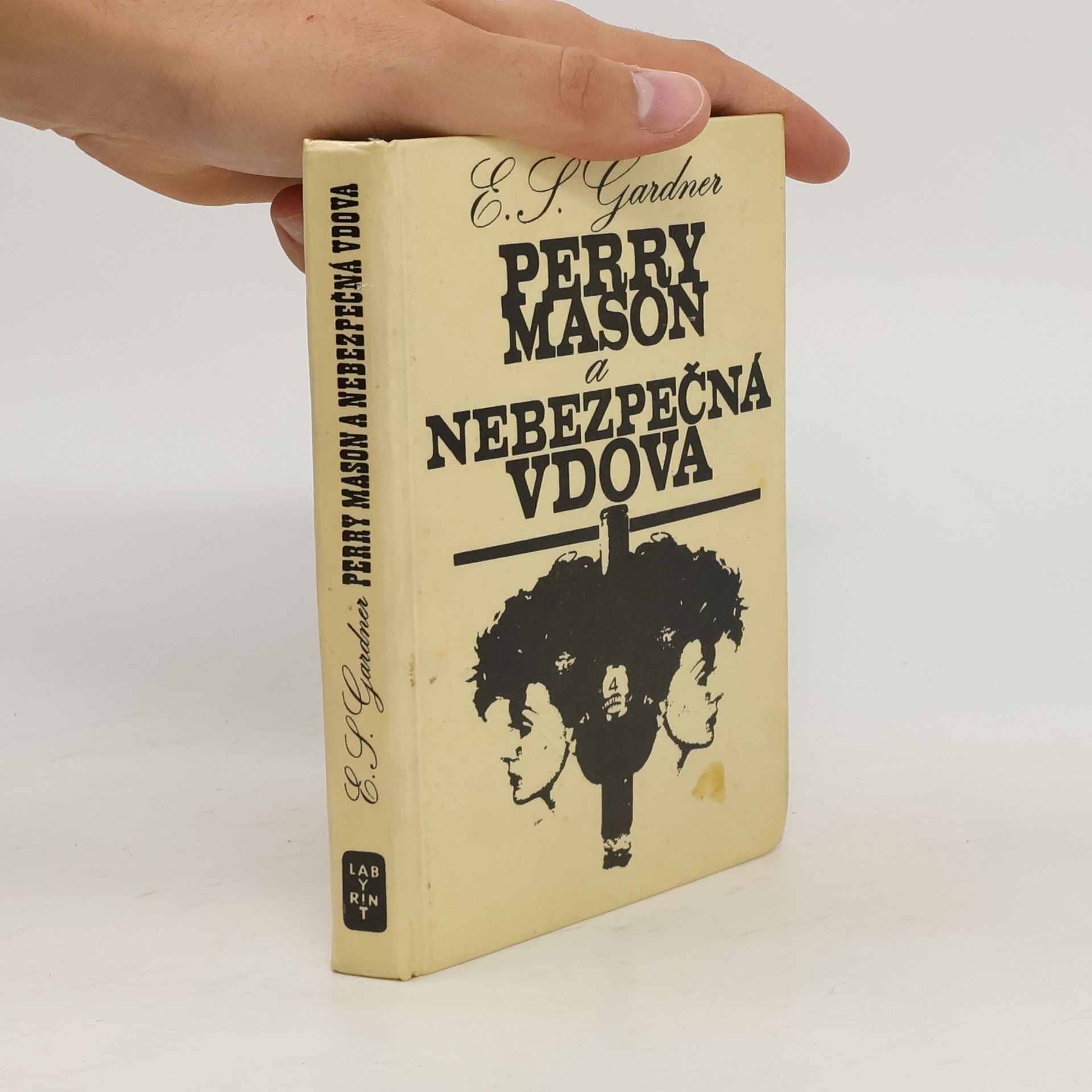 Erle Stanley Gardner Perry Mason a nebezpečná vdova