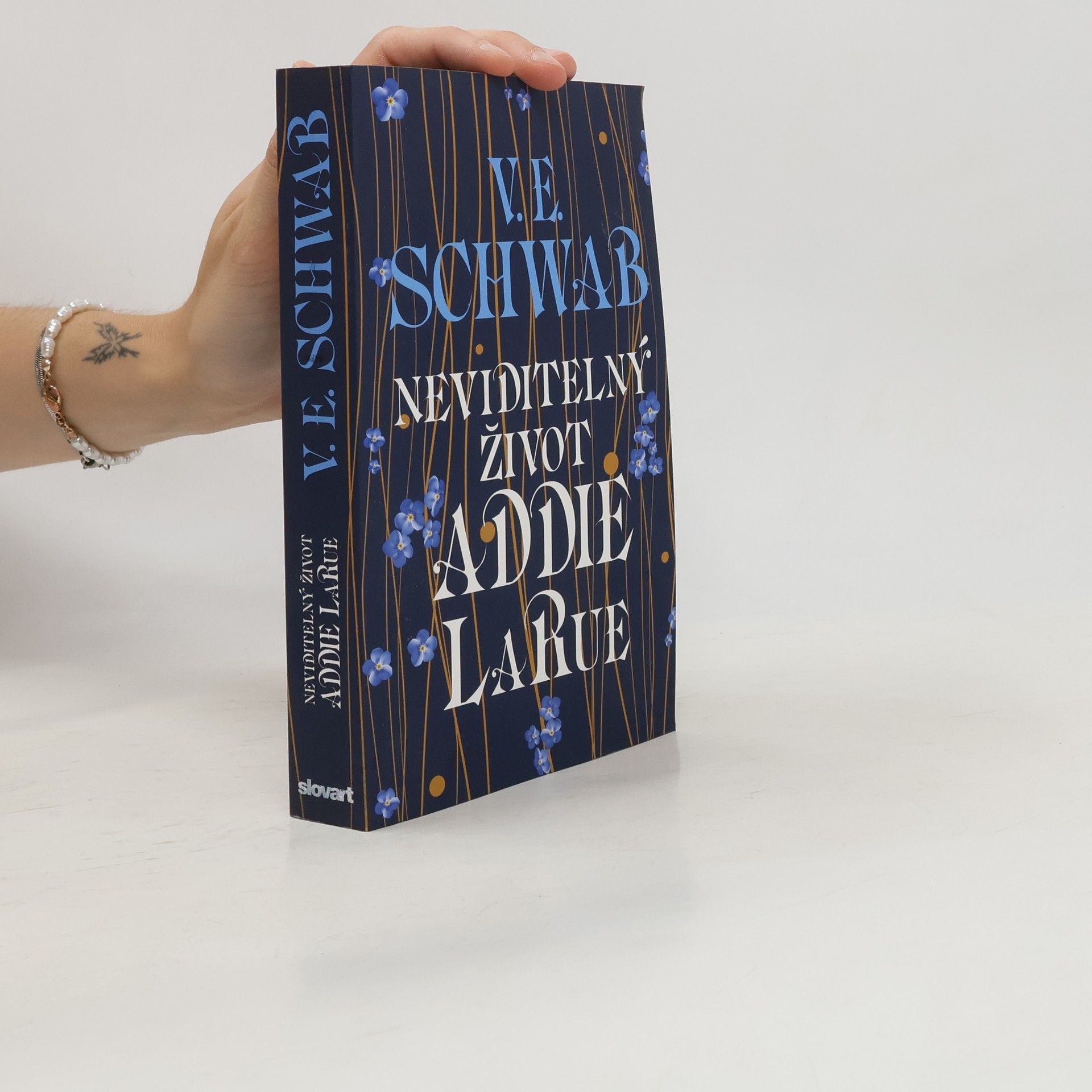V. E. Schwab Neviditelný život Addie LaRue
