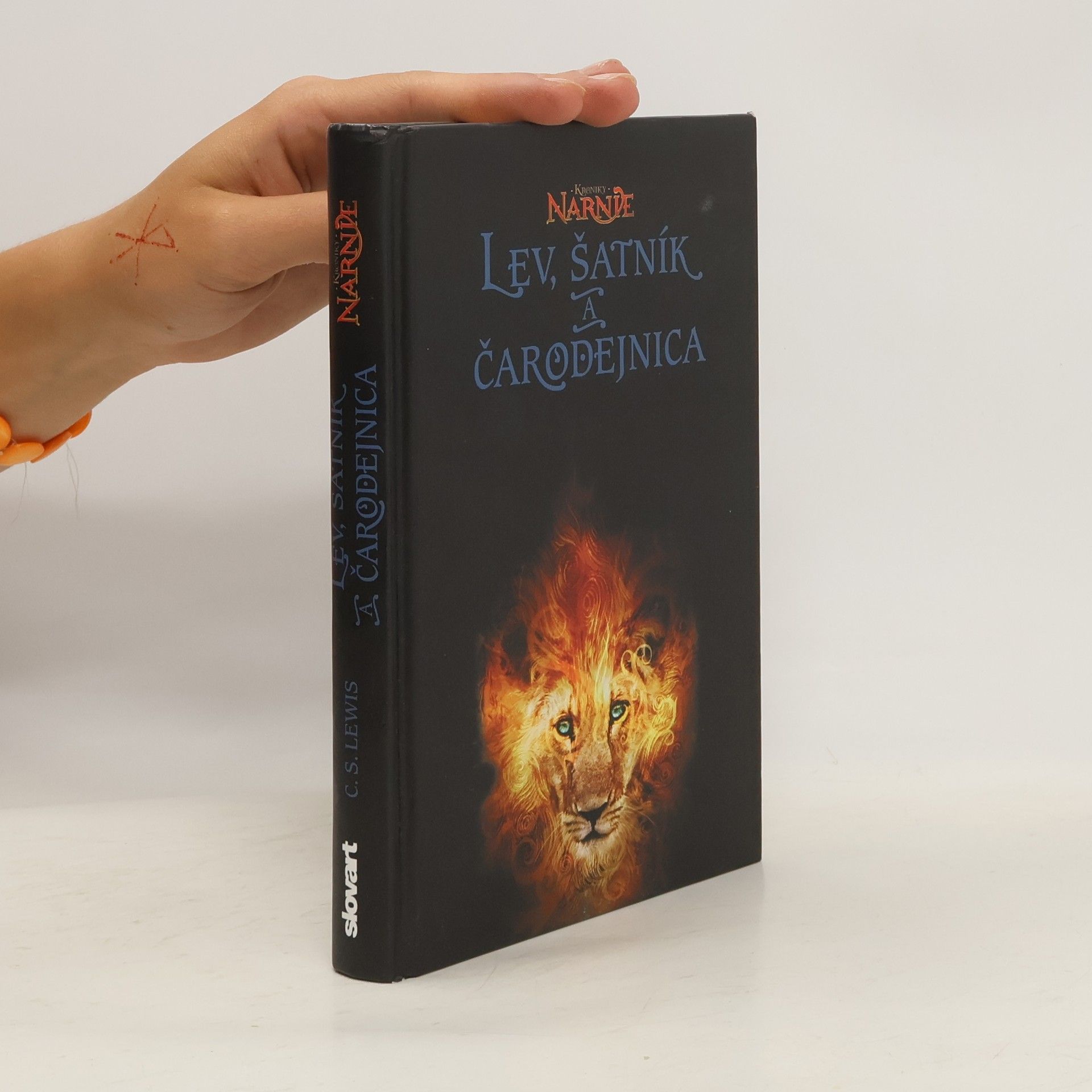 C. S. Lewis Lev, šatník a čarodejnica