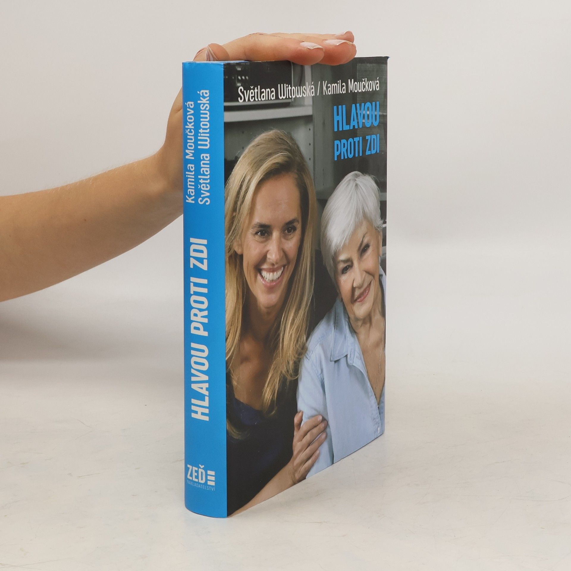 Kamila Moučková Hlavou proti zdi