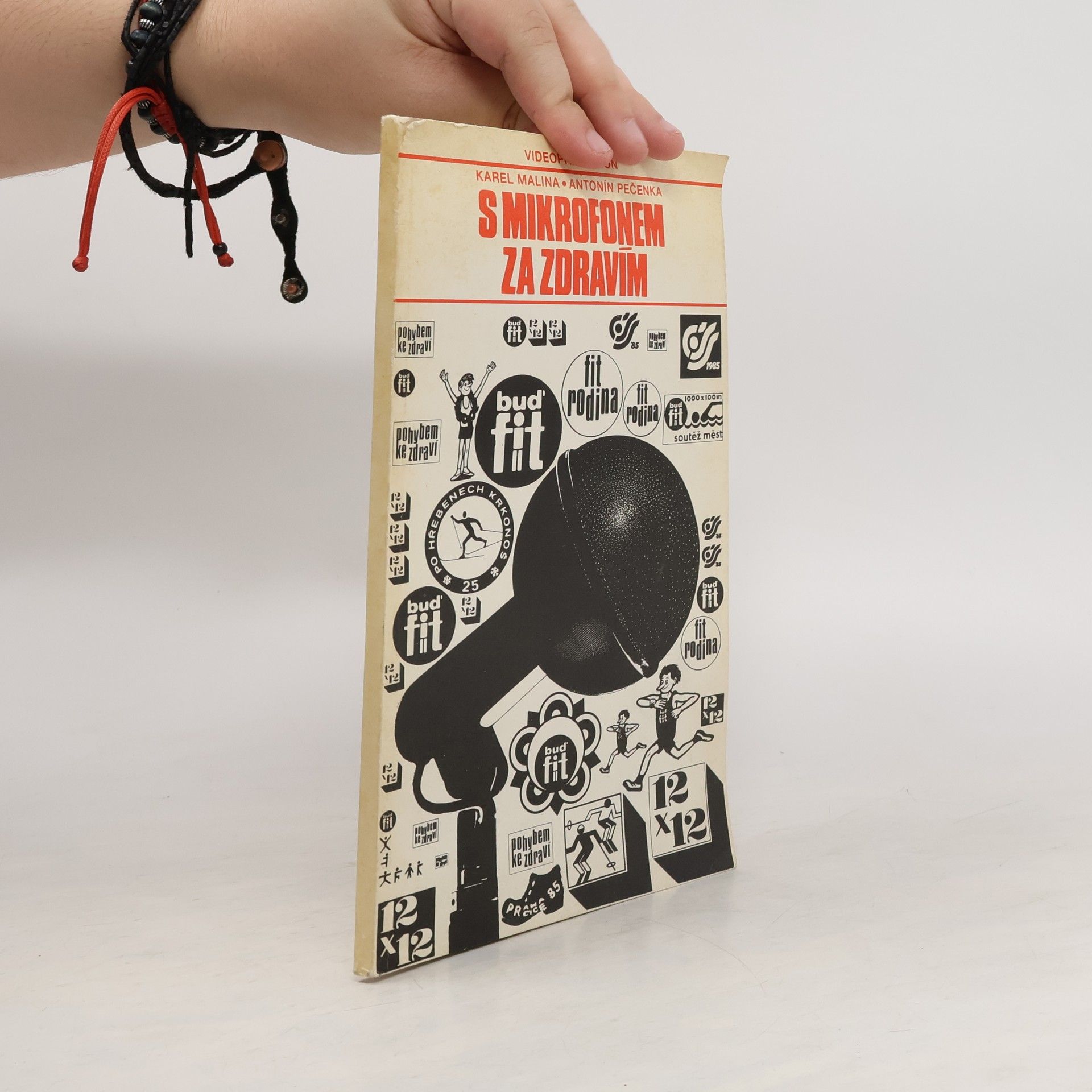 Karel Malina S mikrofonem za zdravím