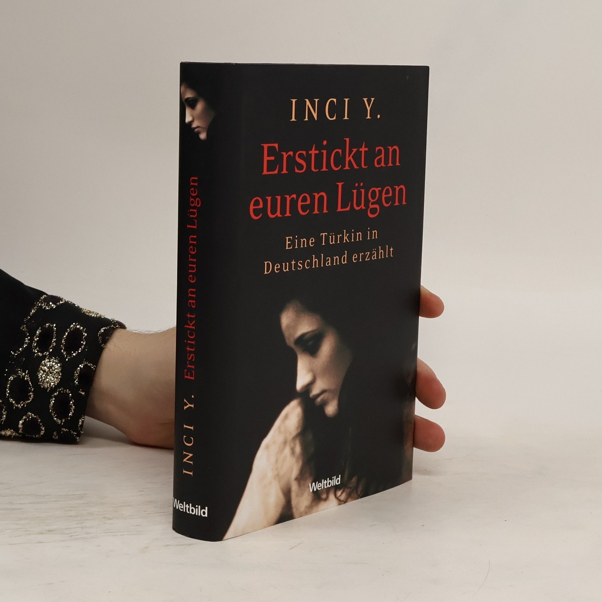 İnci Y. Erstickt an euren Lügen