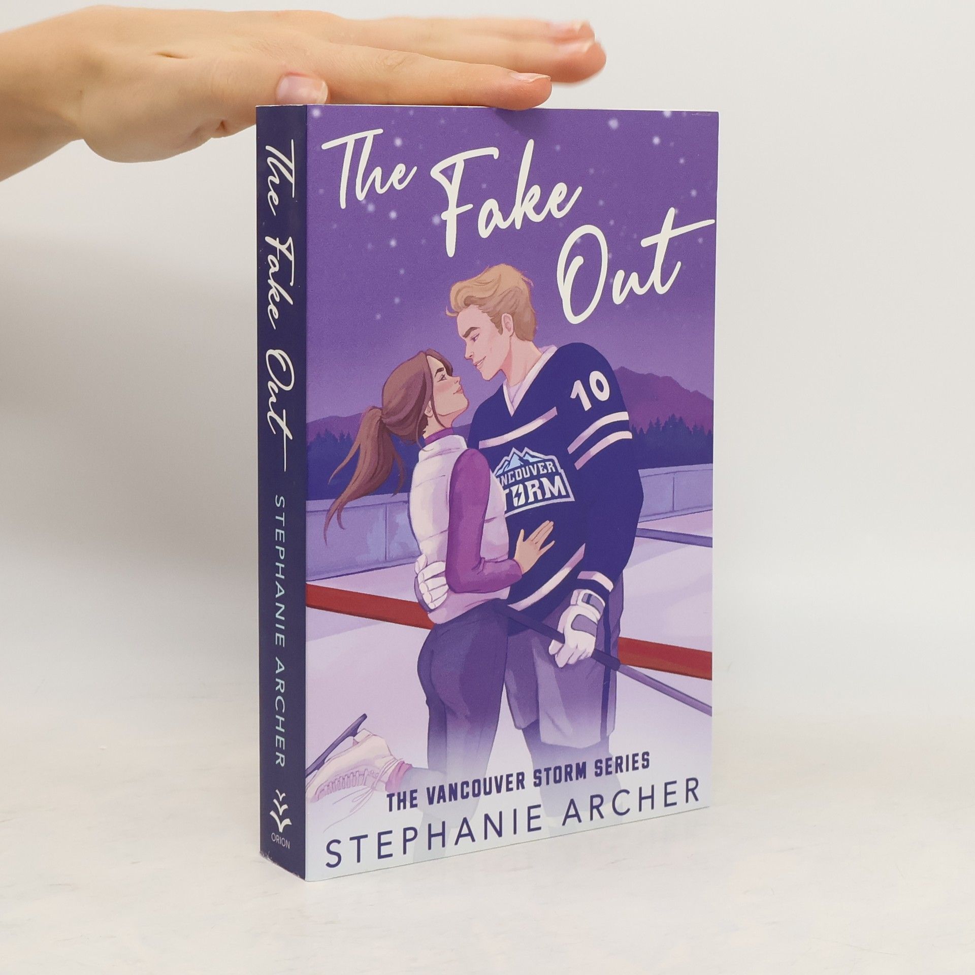 Stephanie Archer The Fake Out