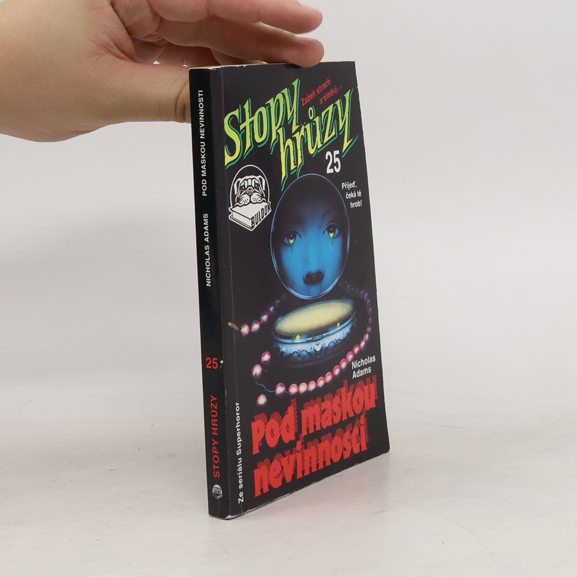 James D. MacDonald Stopy hrůzy 25. Pod maskou nevinnosti