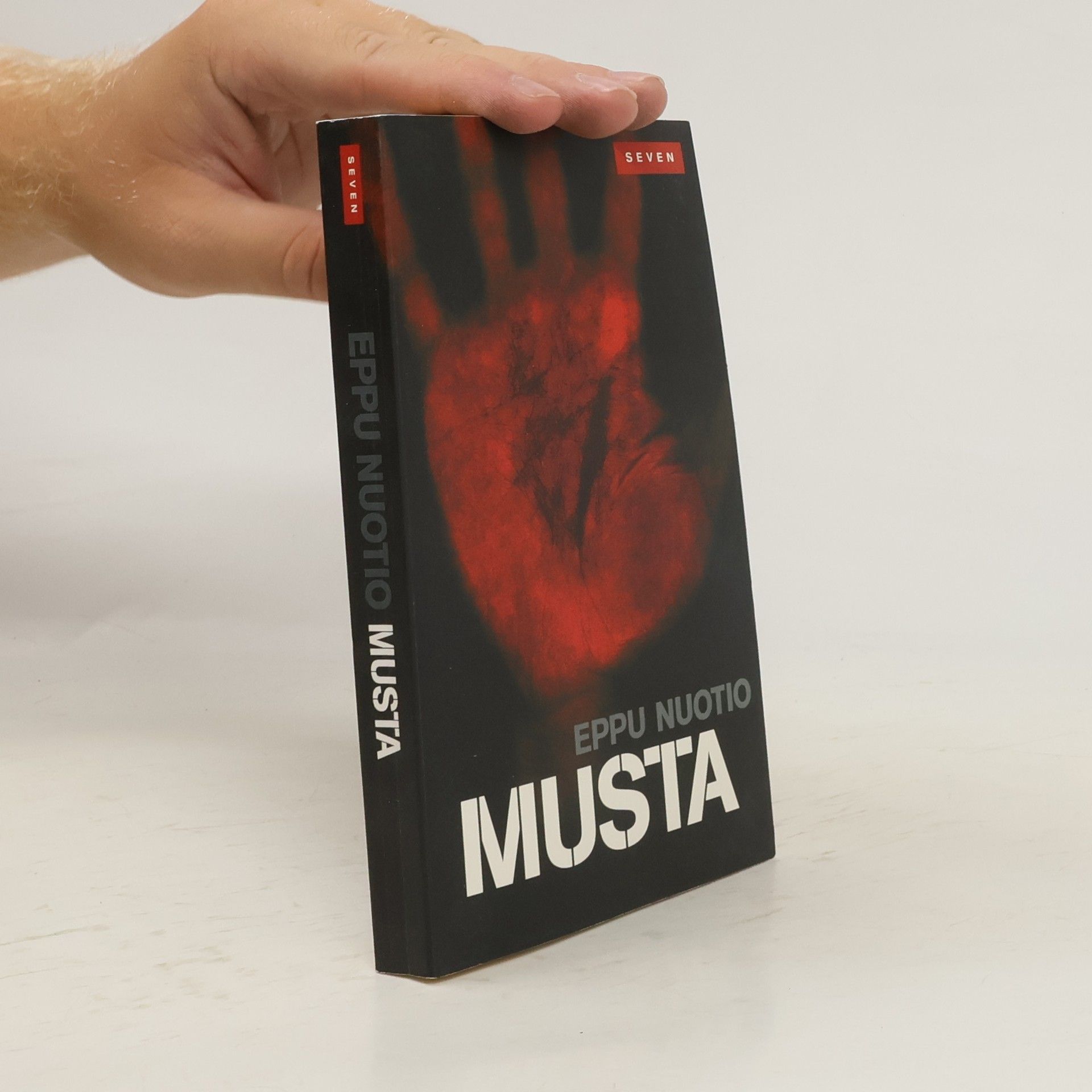 Eppu Nuotio Musta