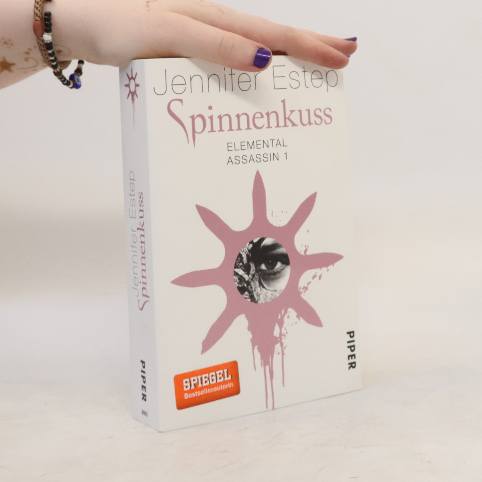 Jennifer Estep Spinnenkuss