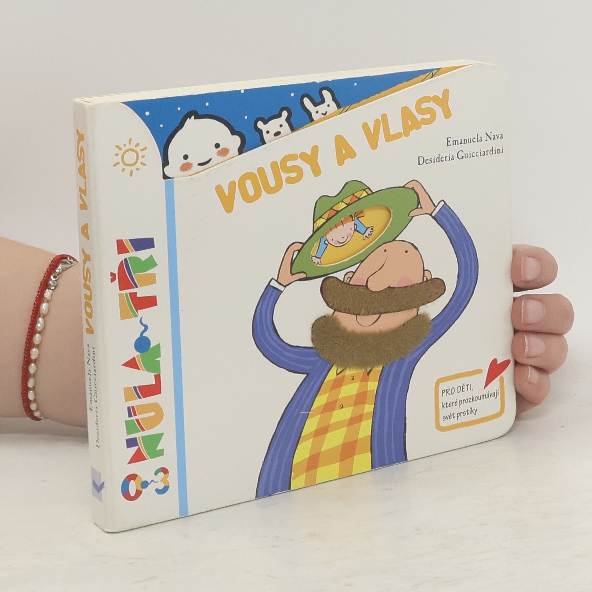 Emanuela Nava Vousy a vlasy