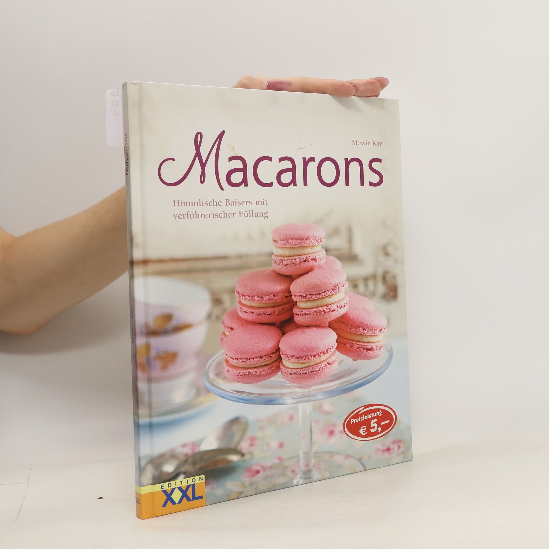 Mowie Kay Macarons