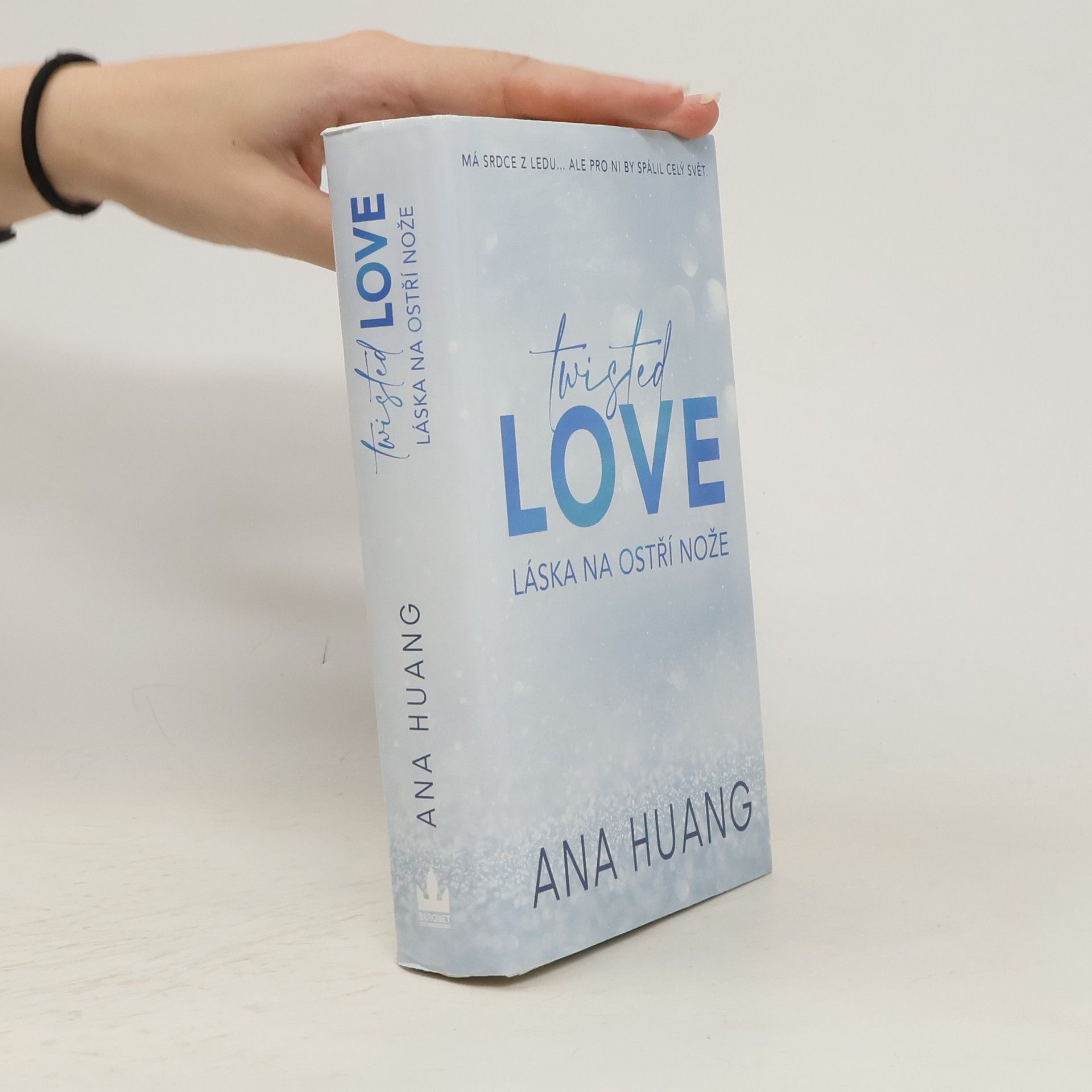 Ana Huang Twisted Love. Láska na ostří nože