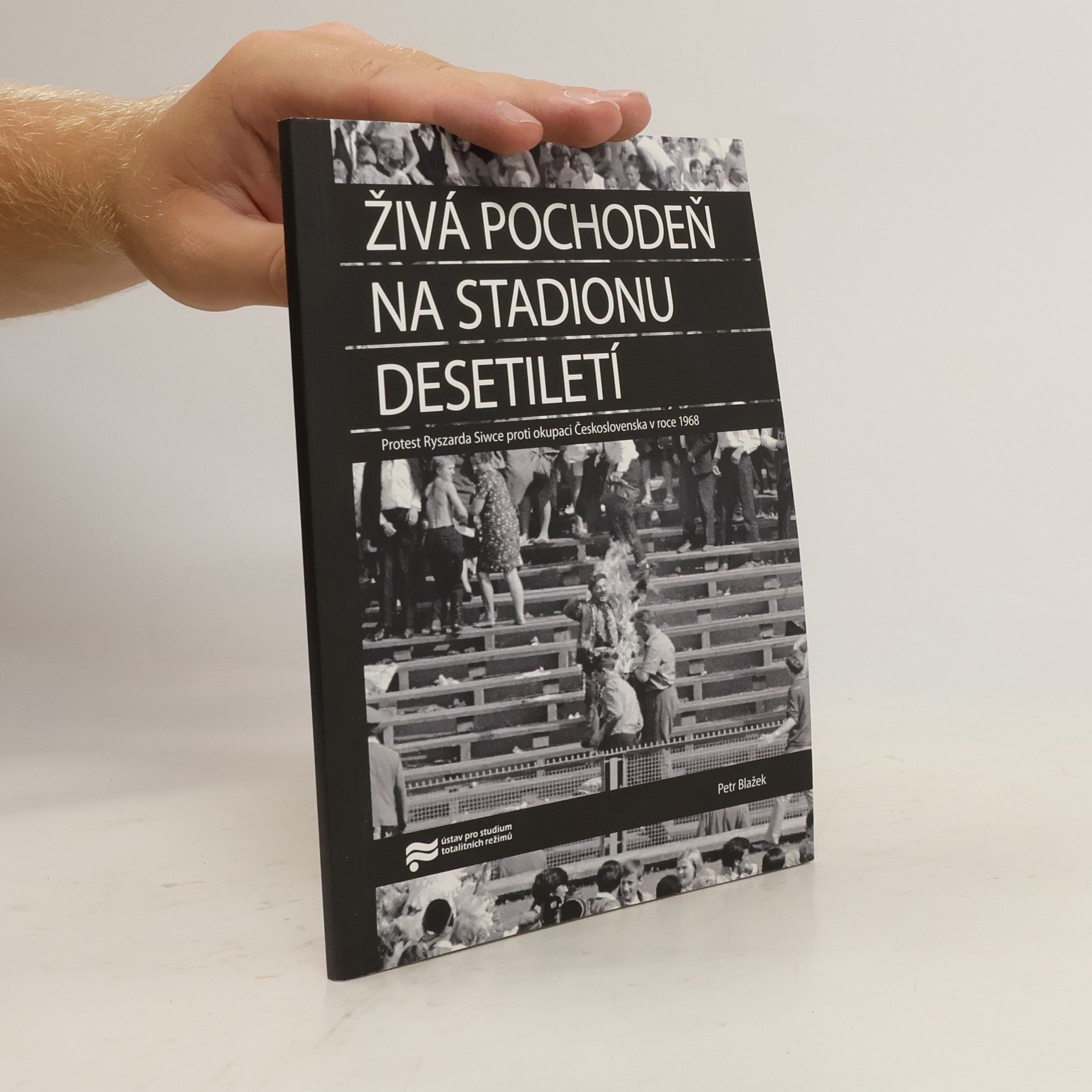 Petr Blažek Živá pochodeň na Stadionu Desetiletí