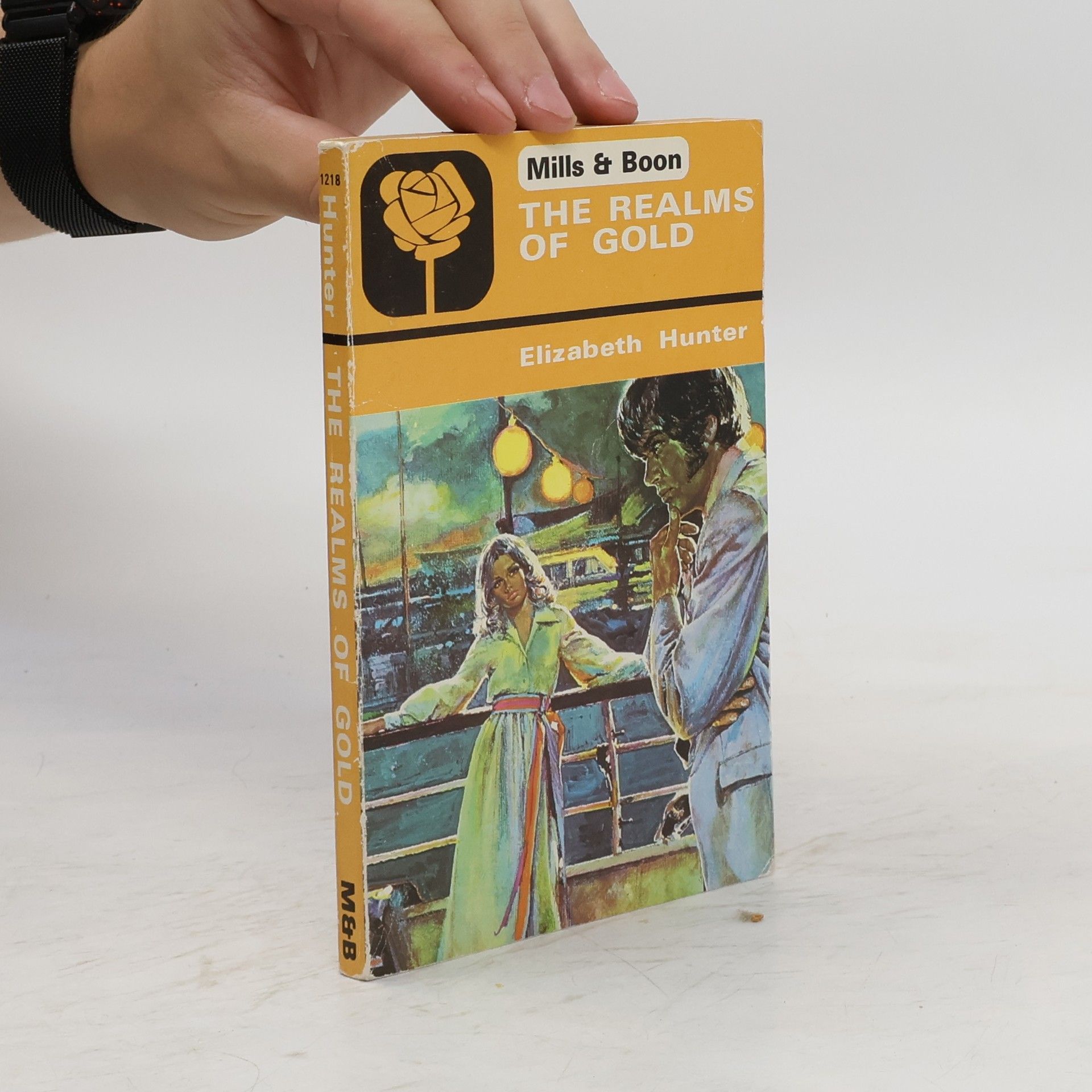 Elizabeth Hunter Mills & Boon - 1218: The Realms of Gold