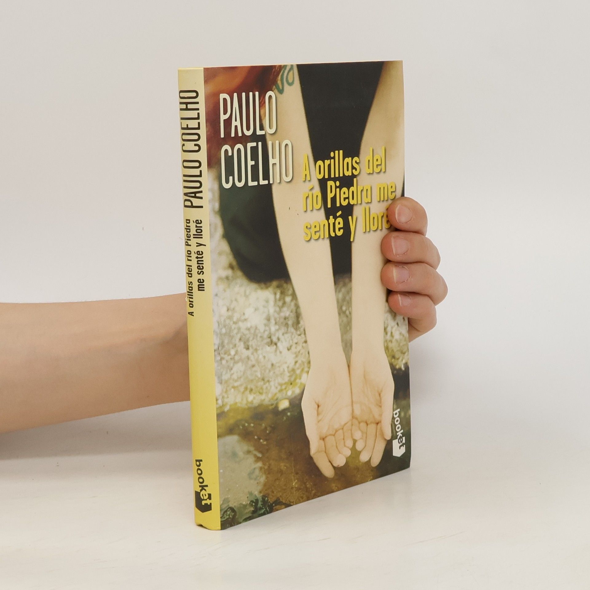Paulo Coelho A orillas del río Piedra me senté y lloré