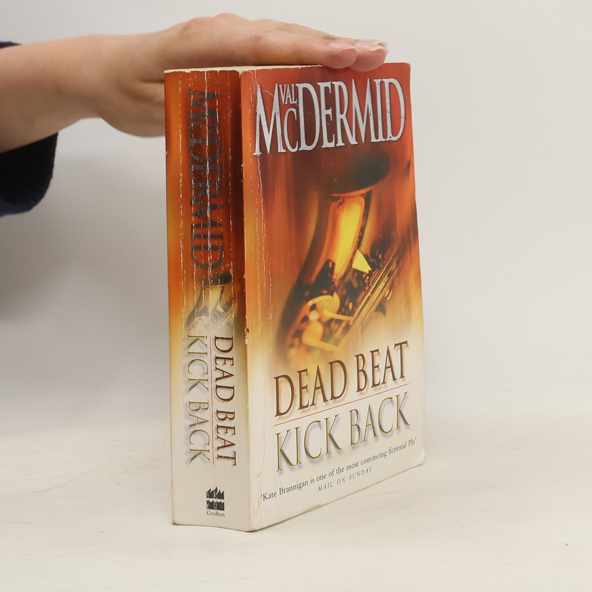 Val McDermid Dead beat. Kick back