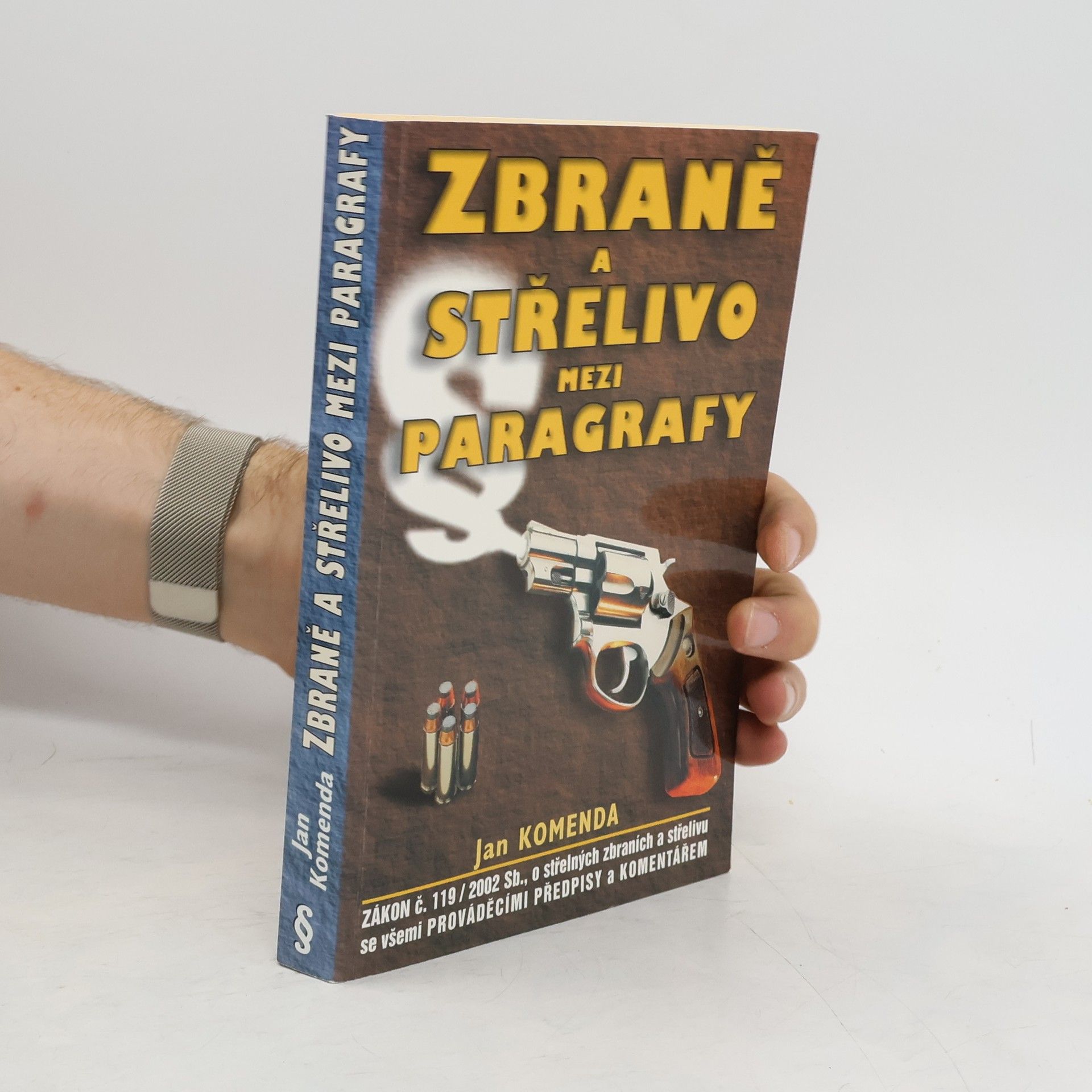 Jan Komenda Zbraně a střelivo mezi paragrafy