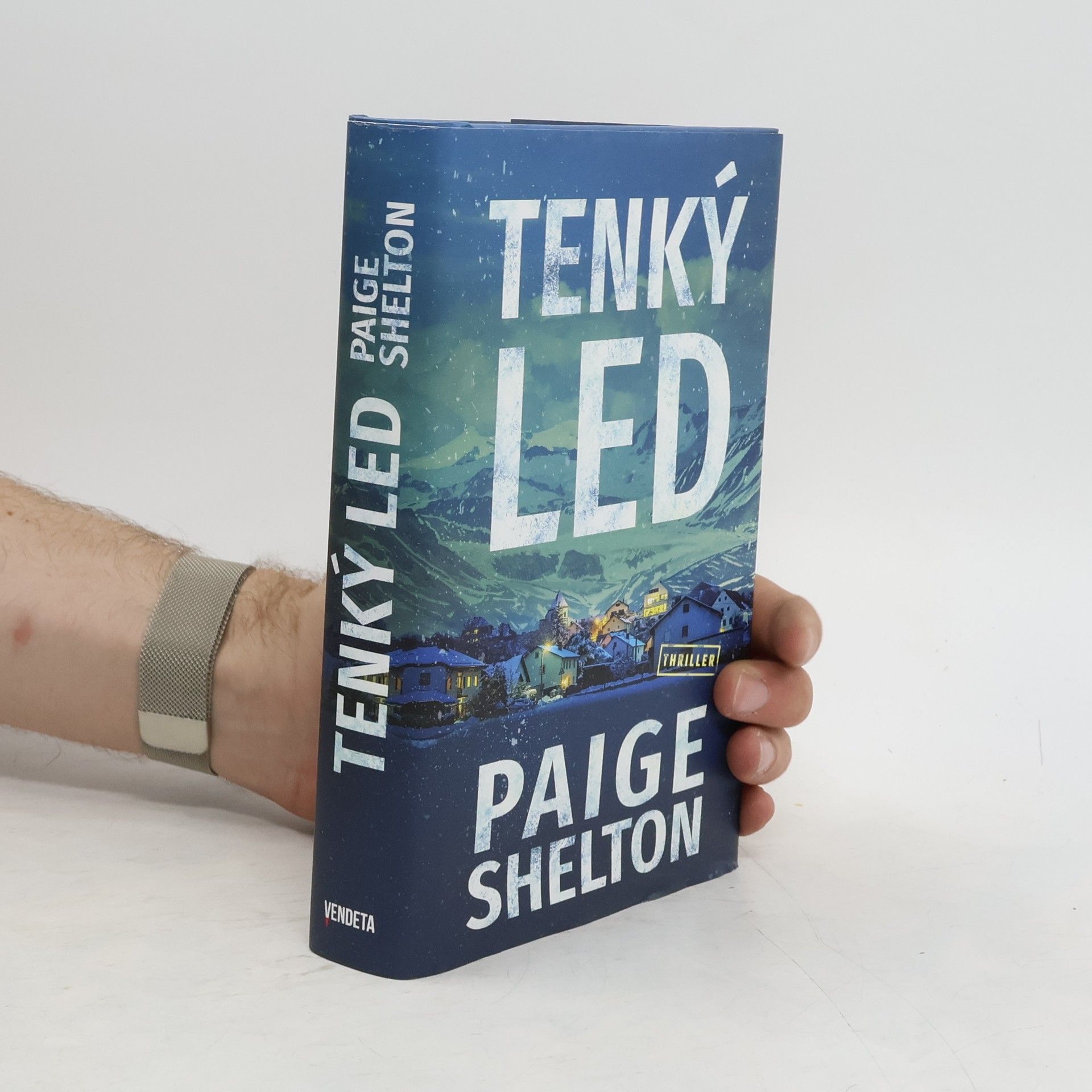 Paige Shelton Tenký led