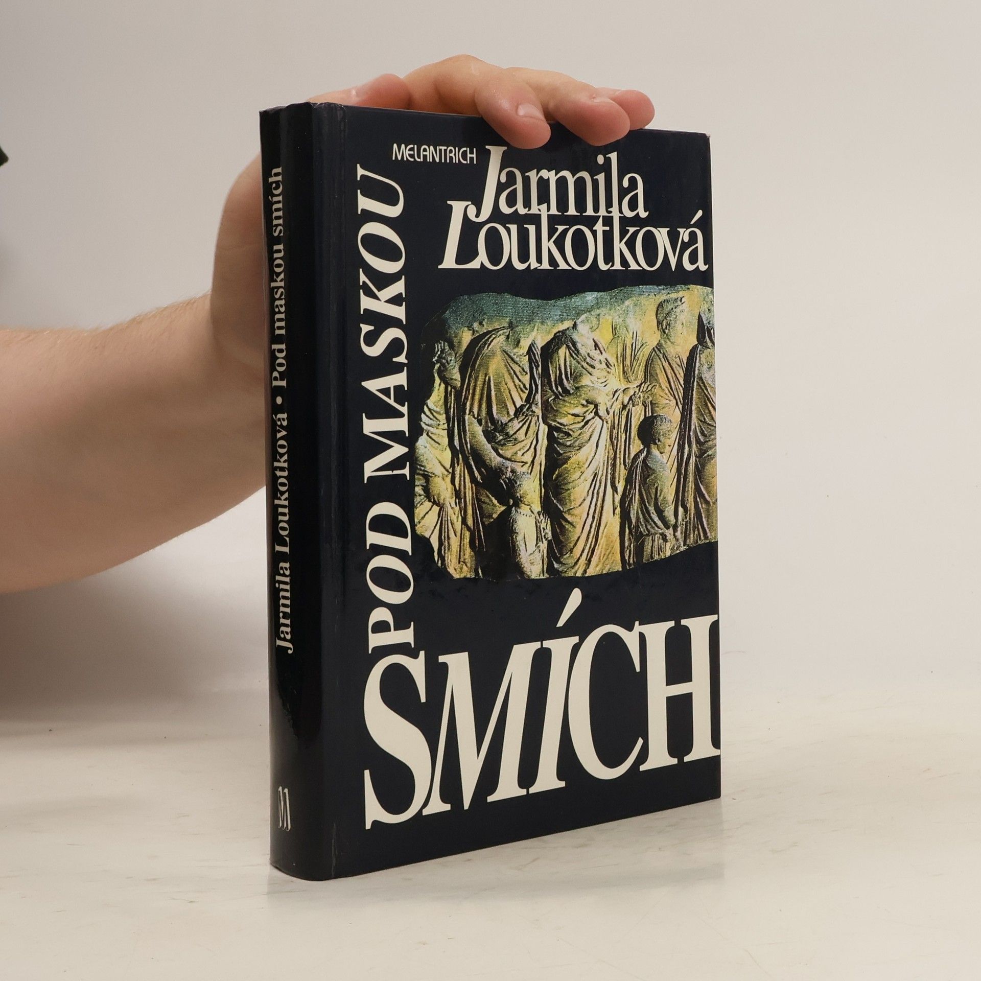 Jarmila Loukotková Pod maskou smích